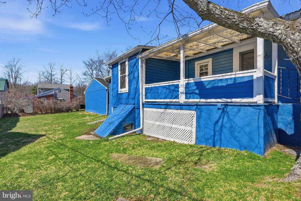 292 WALTER ROAD