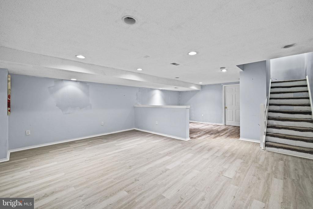 125 REGAL COURT