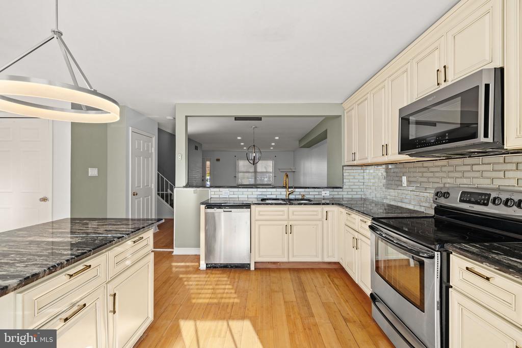 125 REGAL COURT