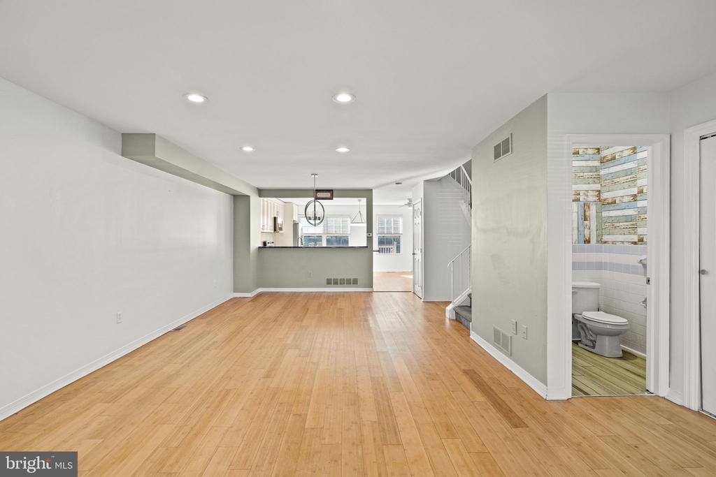 125 REGAL COURT