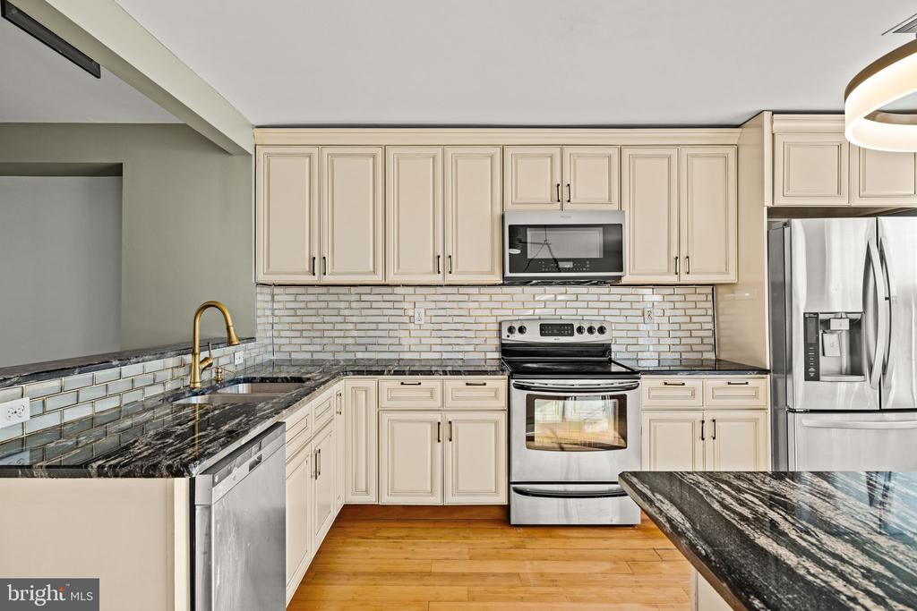 125 REGAL COURT