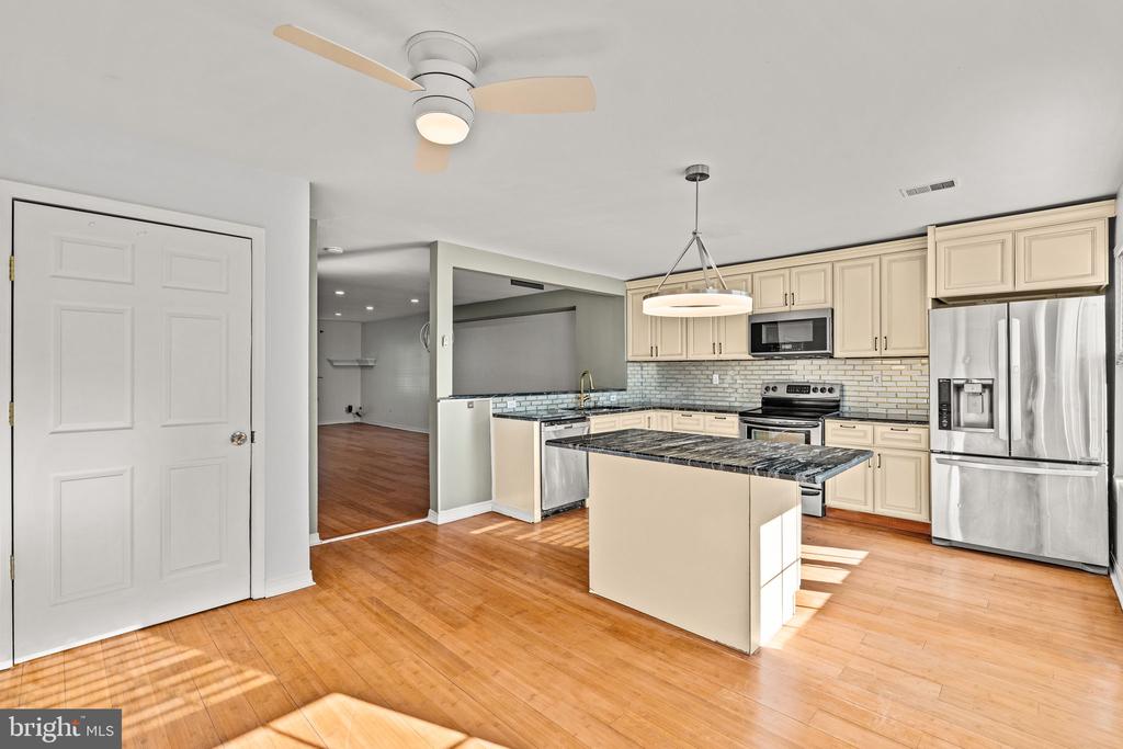 125 REGAL COURT