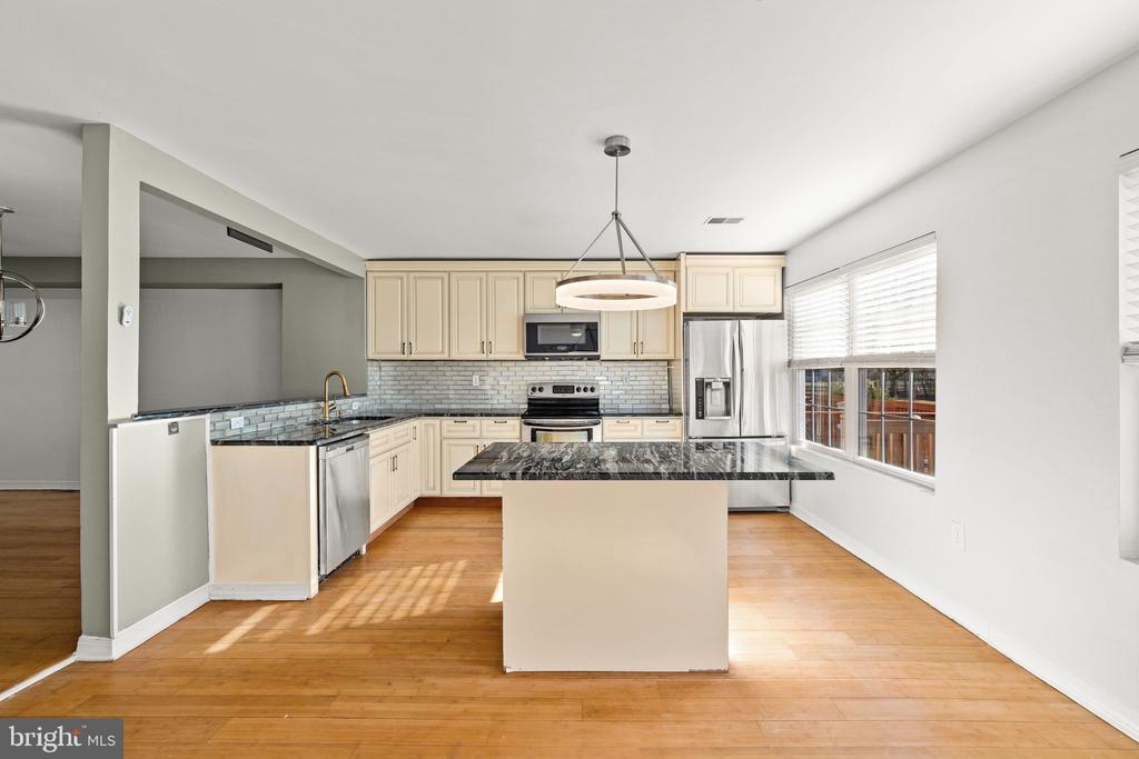 125 REGAL COURT