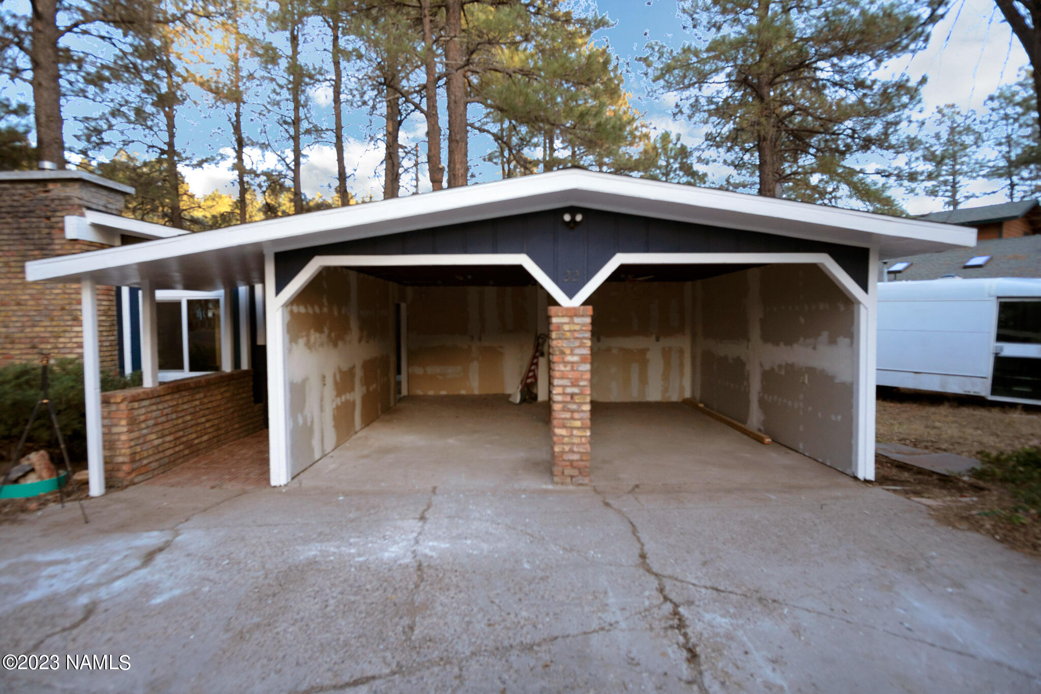 22 Pine Del Drive