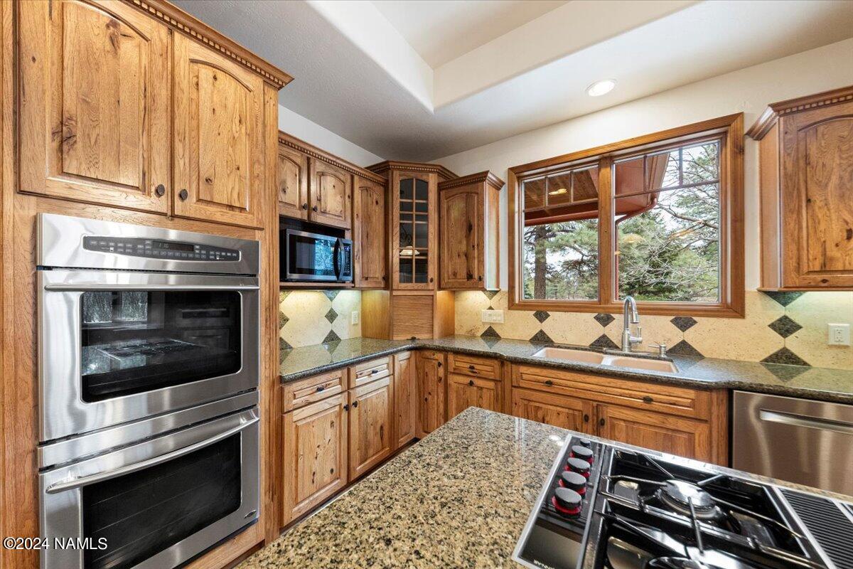 7050 Oakwood Pines Drive