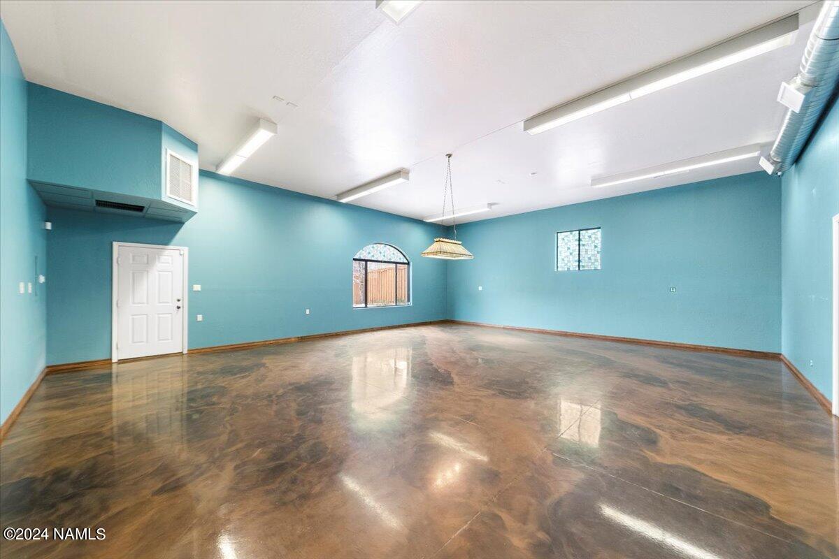 7050 Oakwood Pines Drive