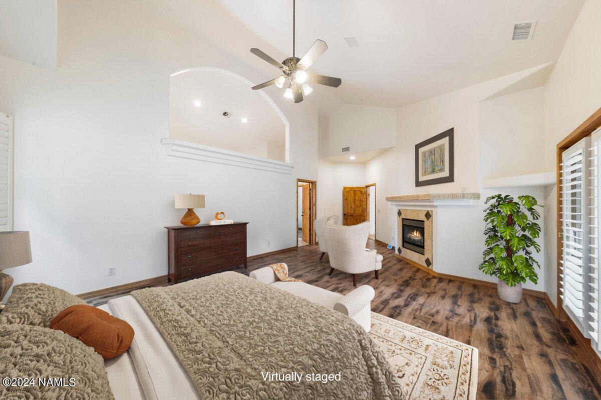 7050 Oakwood Pines Drive