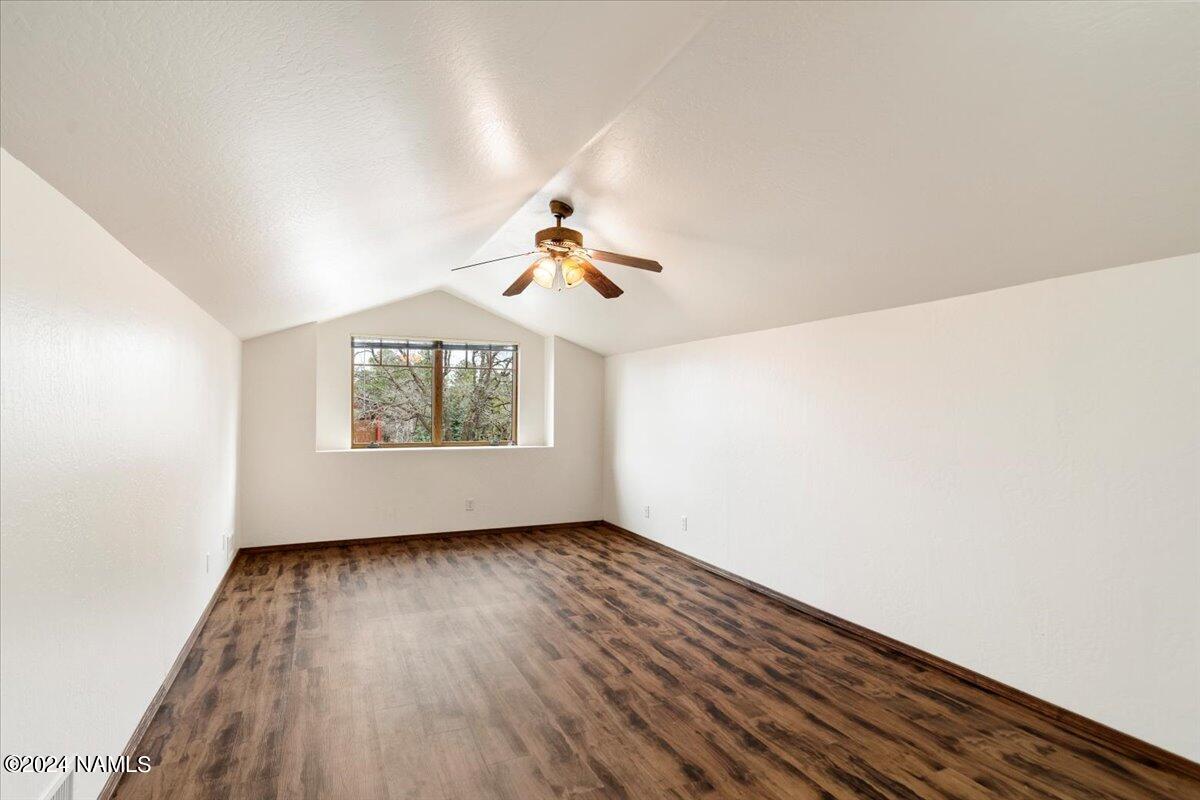 7050 Oakwood Pines Drive