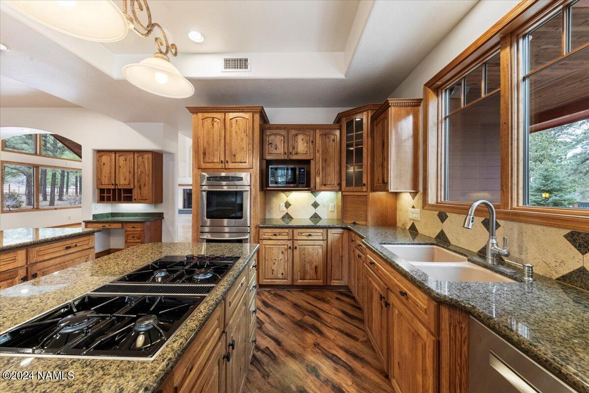 7050 Oakwood Pines Drive
