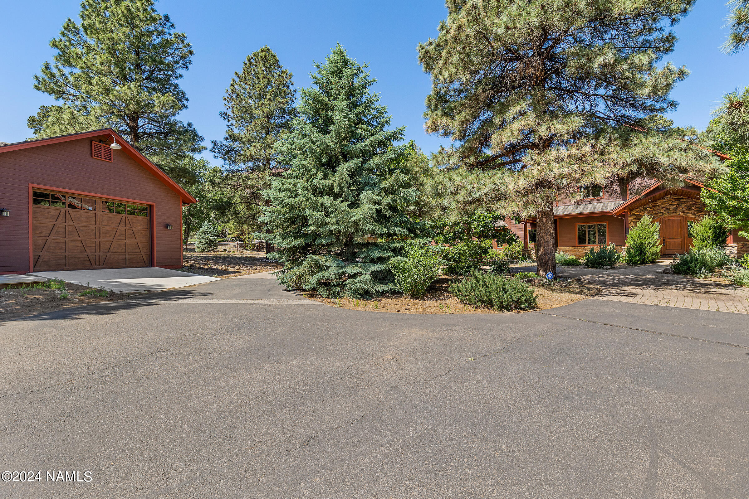7050 Oakwood Pines Drive