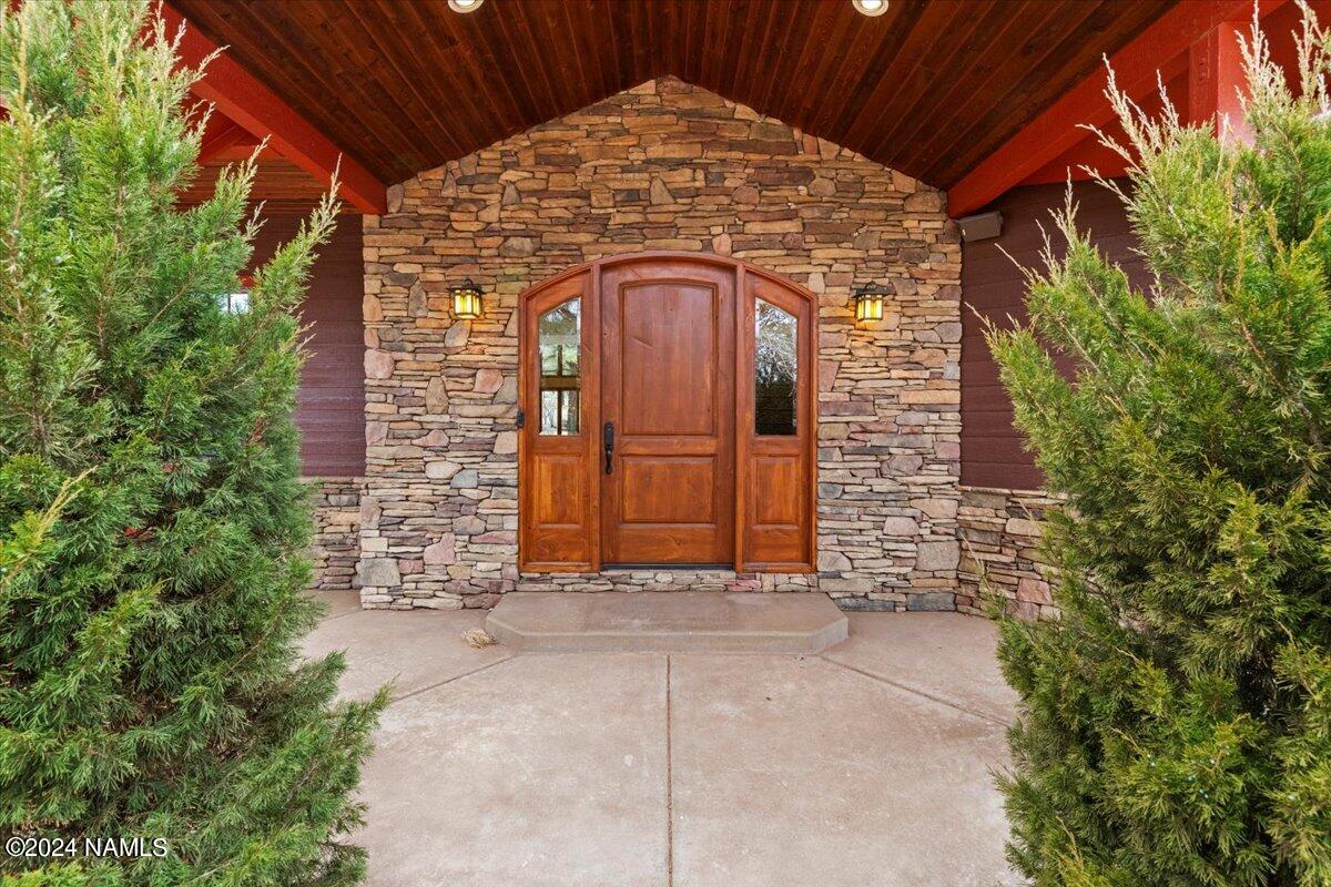7050 Oakwood Pines Drive