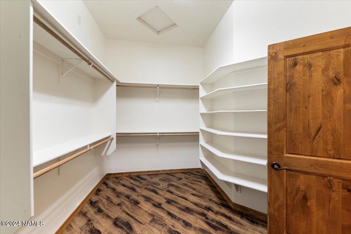 7050 Oakwood Pines Drive