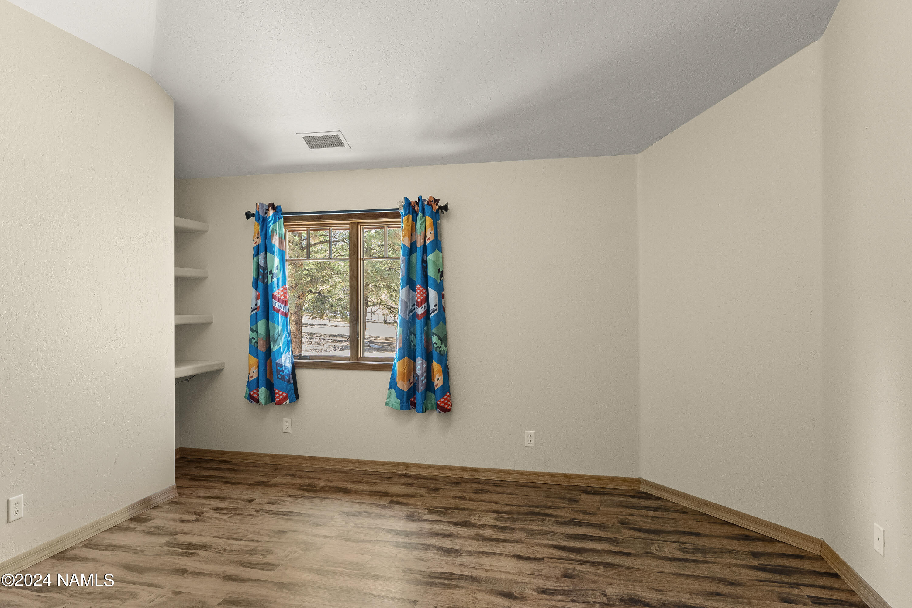 7050 Oakwood Pines Drive