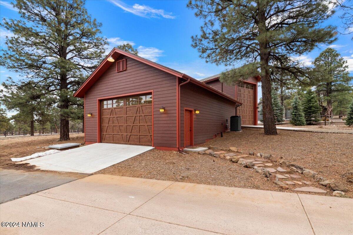 7050 Oakwood Pines Drive
