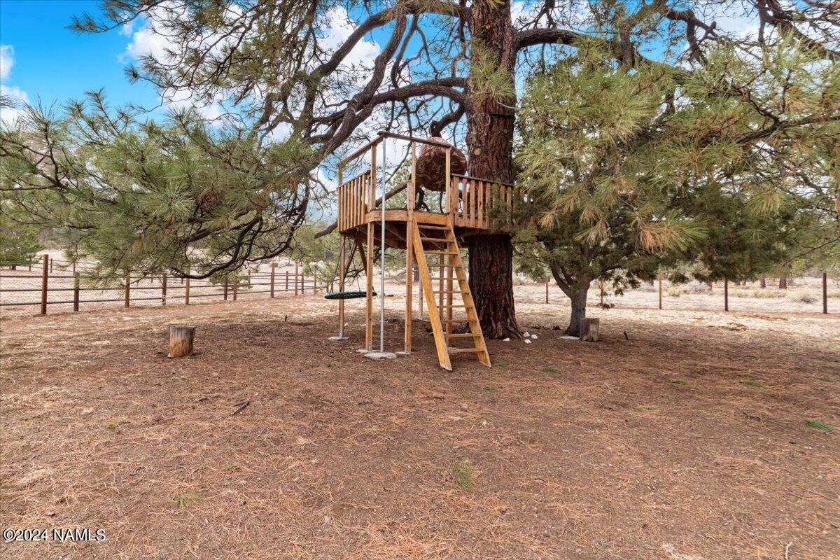7050 Oakwood Pines Drive