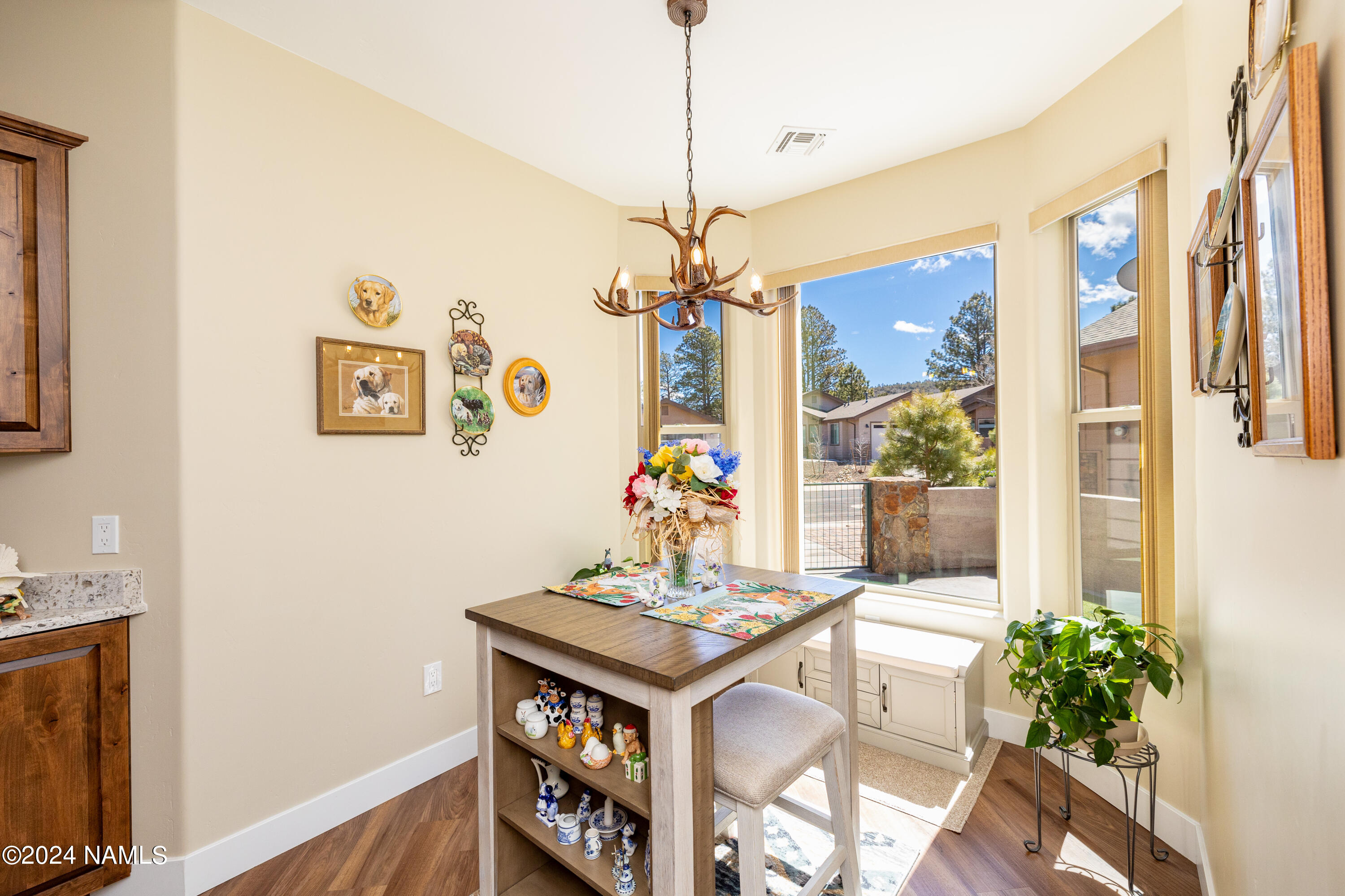 663 W Brookline Loop