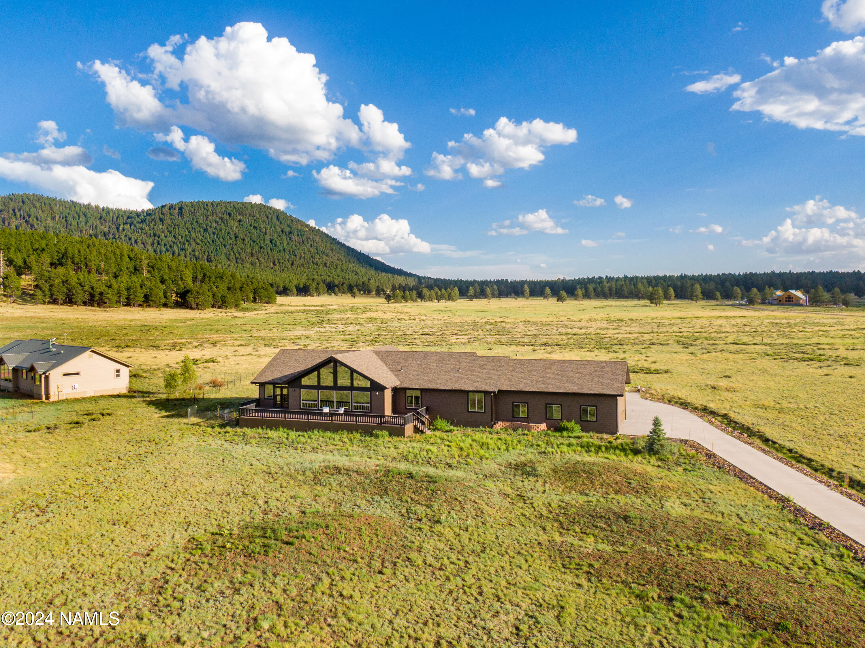 8607 W Roundup Trail
