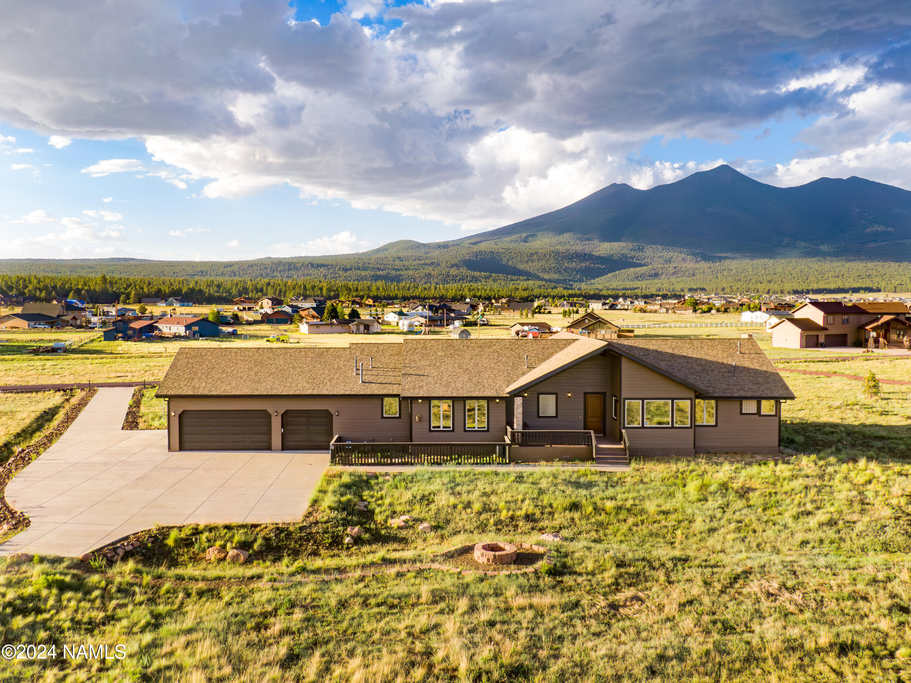 8607 W Roundup Trail