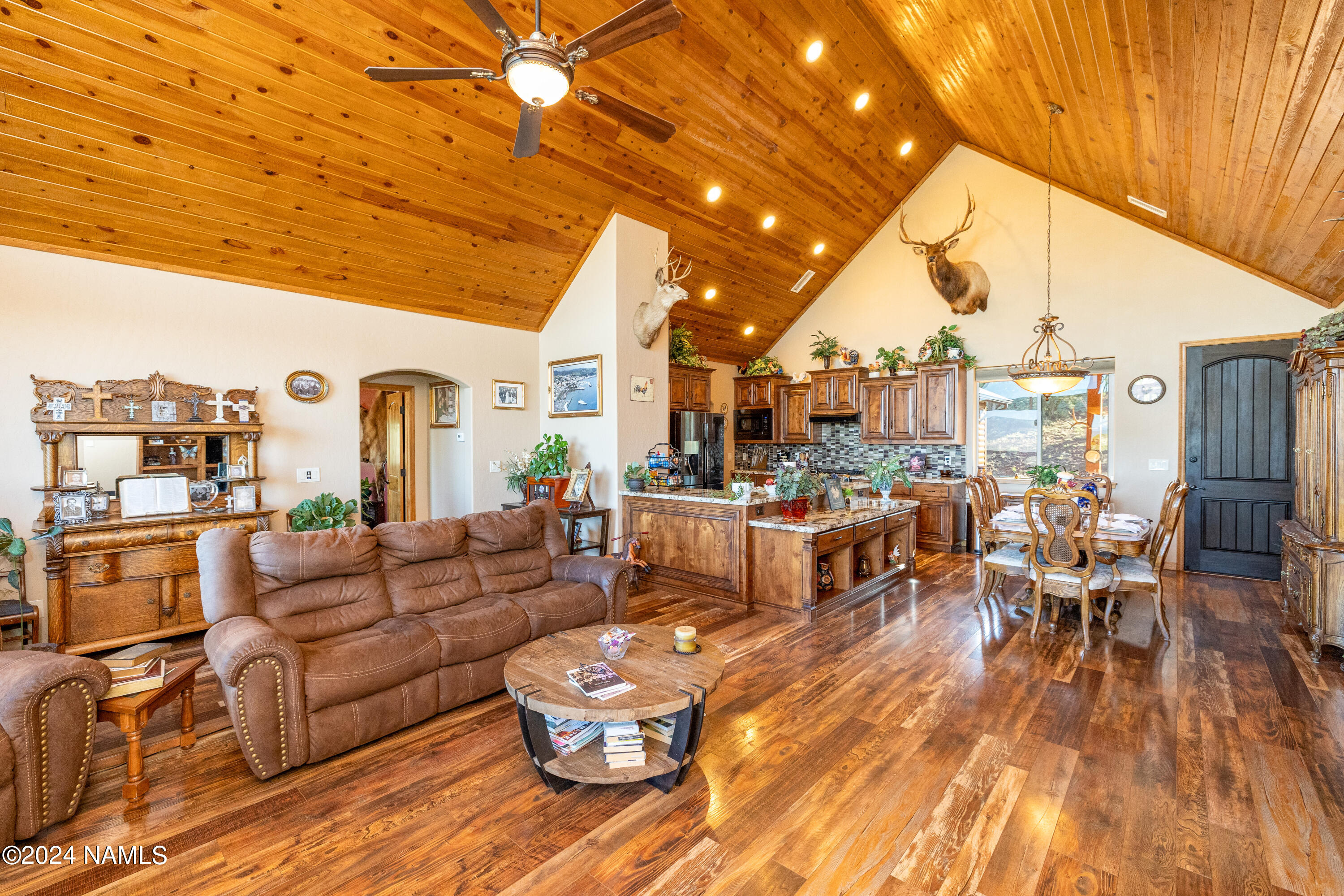 660 W Flushing Quail Road