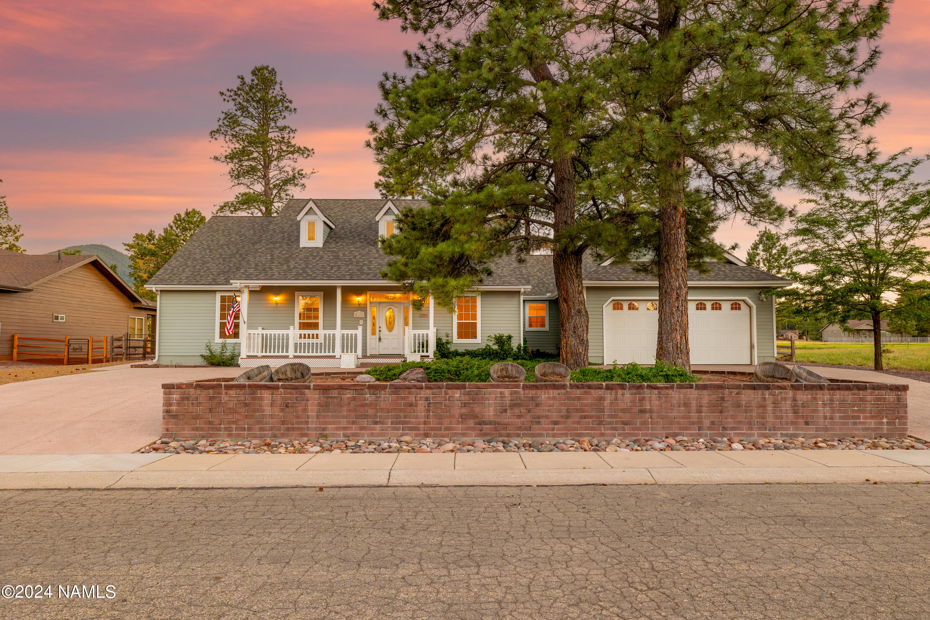 2511 W Brookhollow Drive