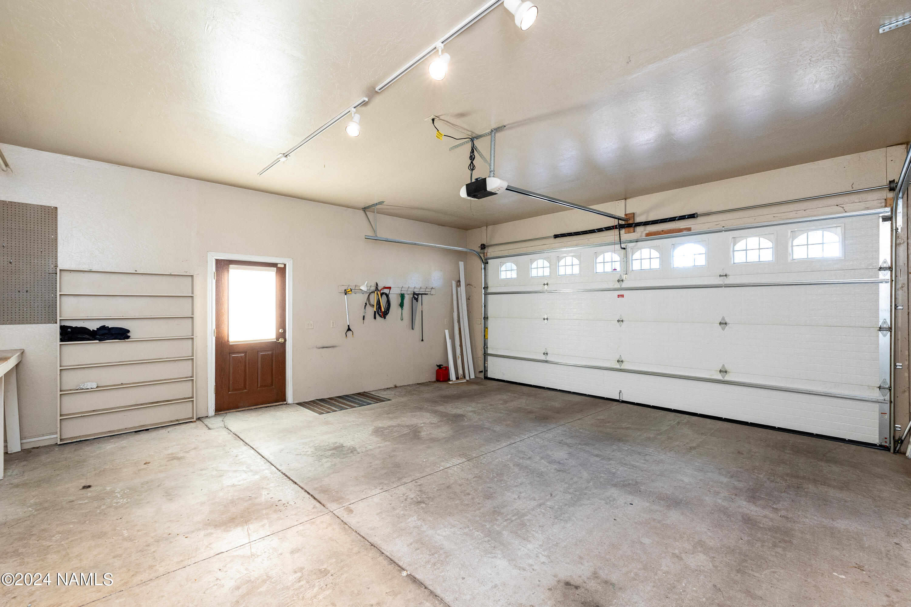2511 W Brookhollow Drive