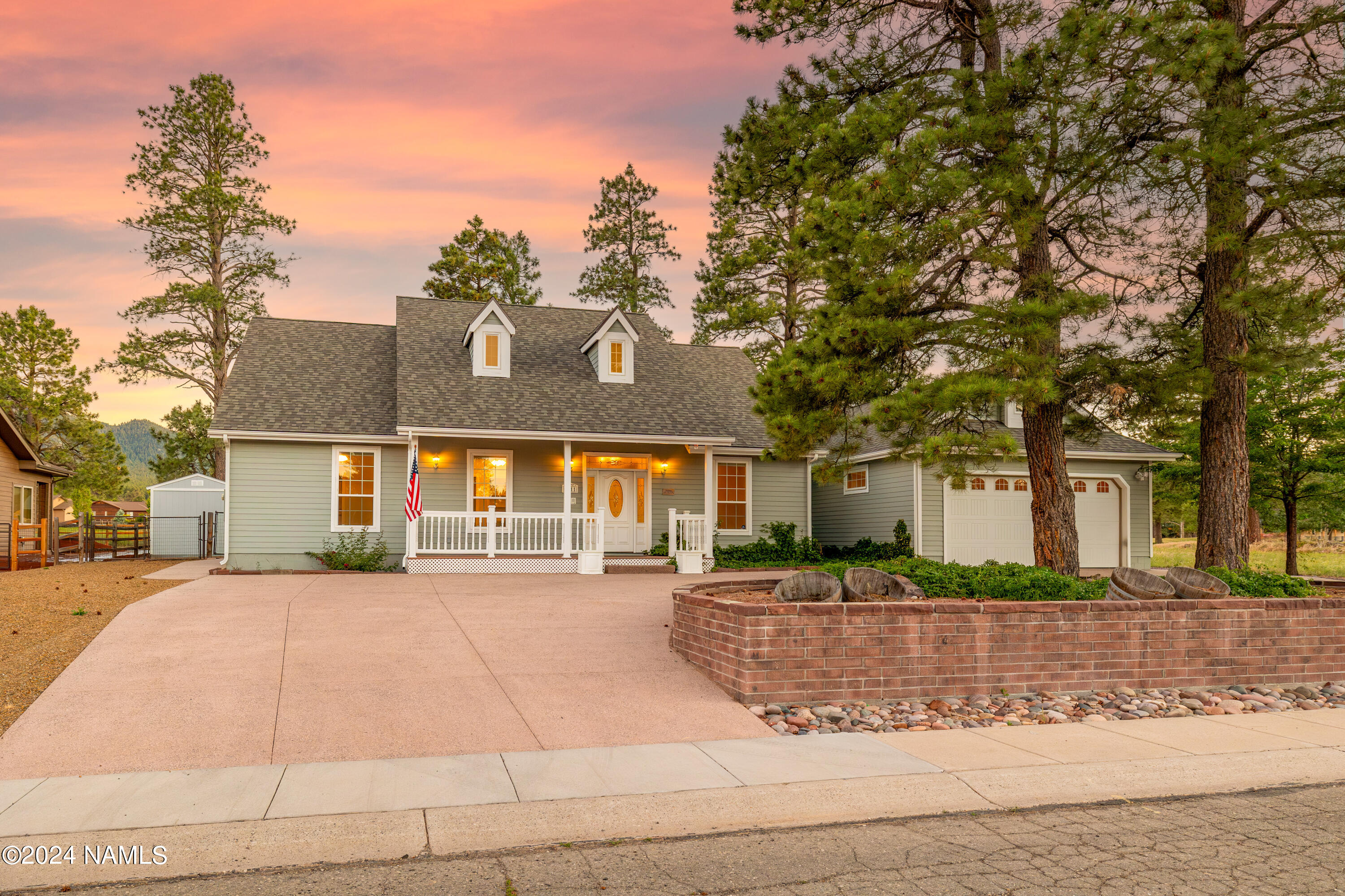 2511 W Brookhollow Drive