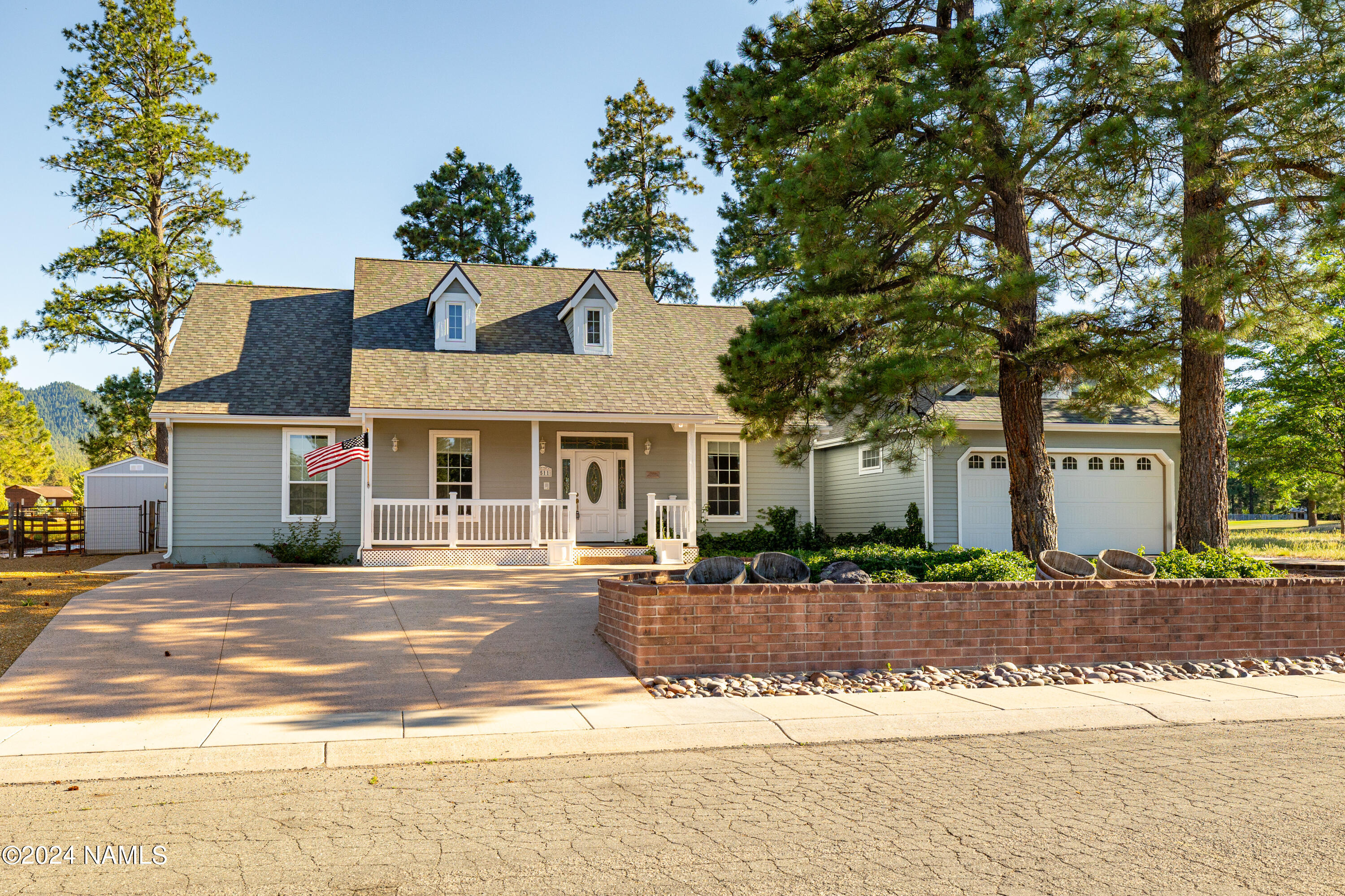 2511 W Brookhollow Drive