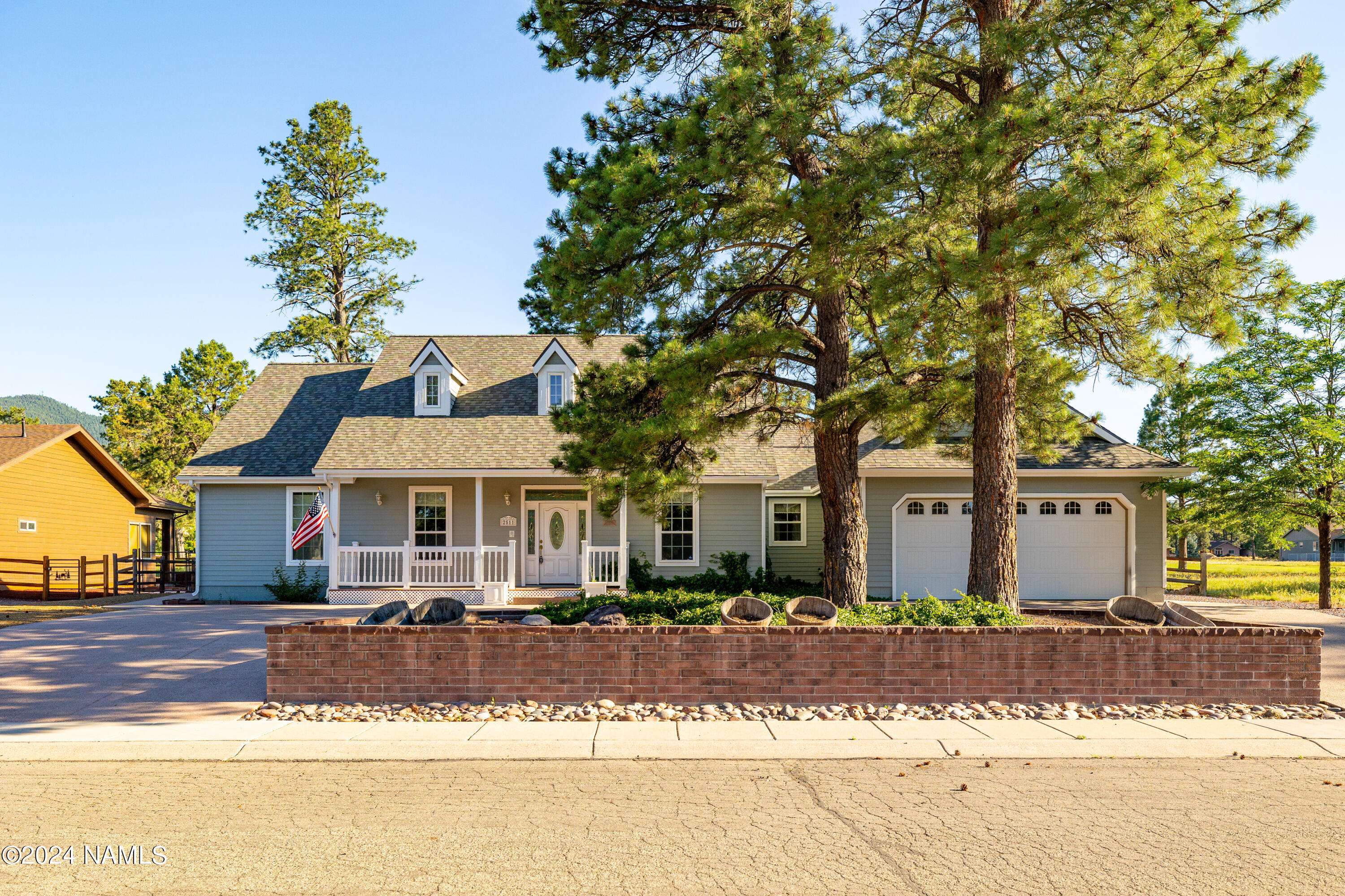 2511 W Brookhollow Drive