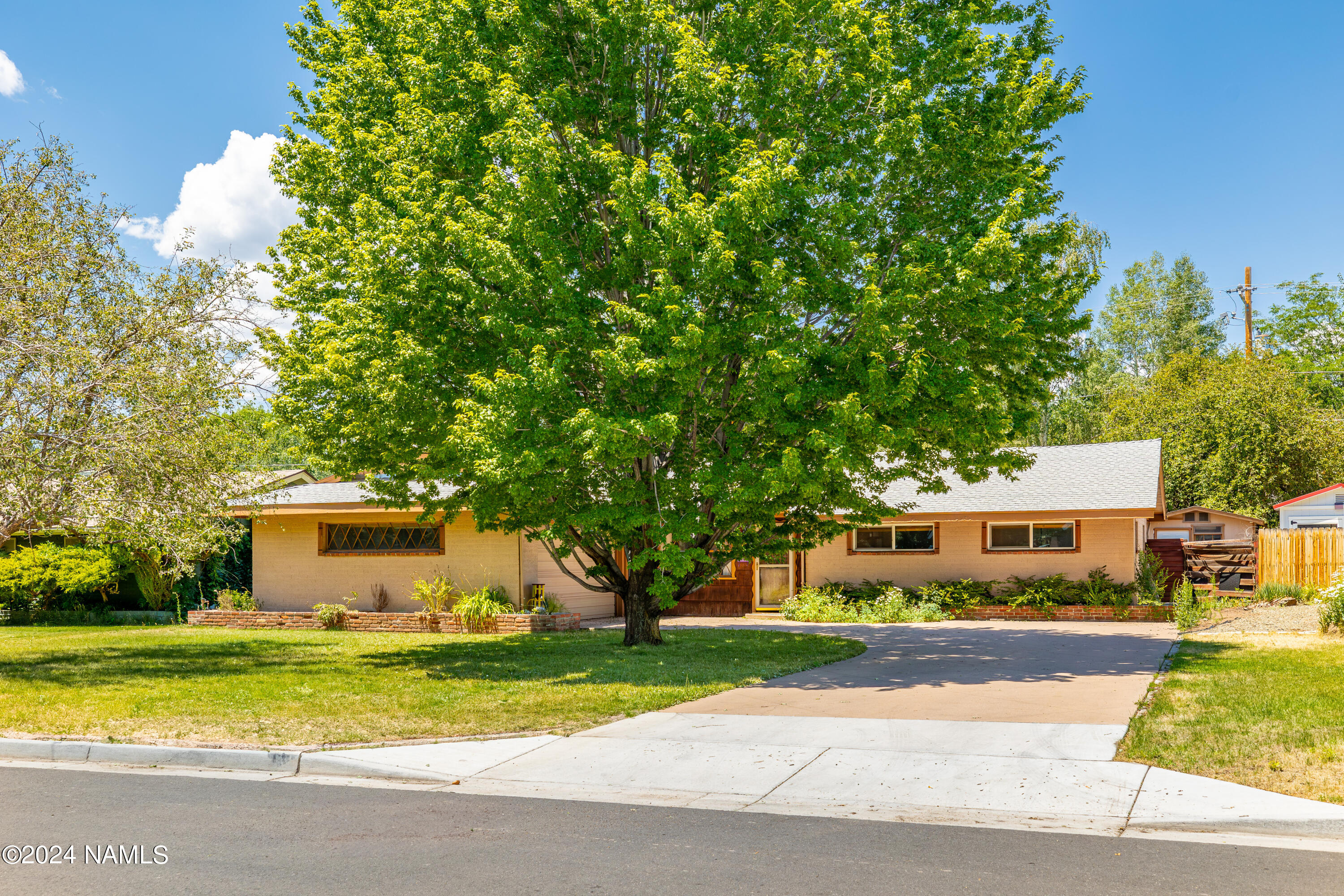 1309 N Navajo Drive