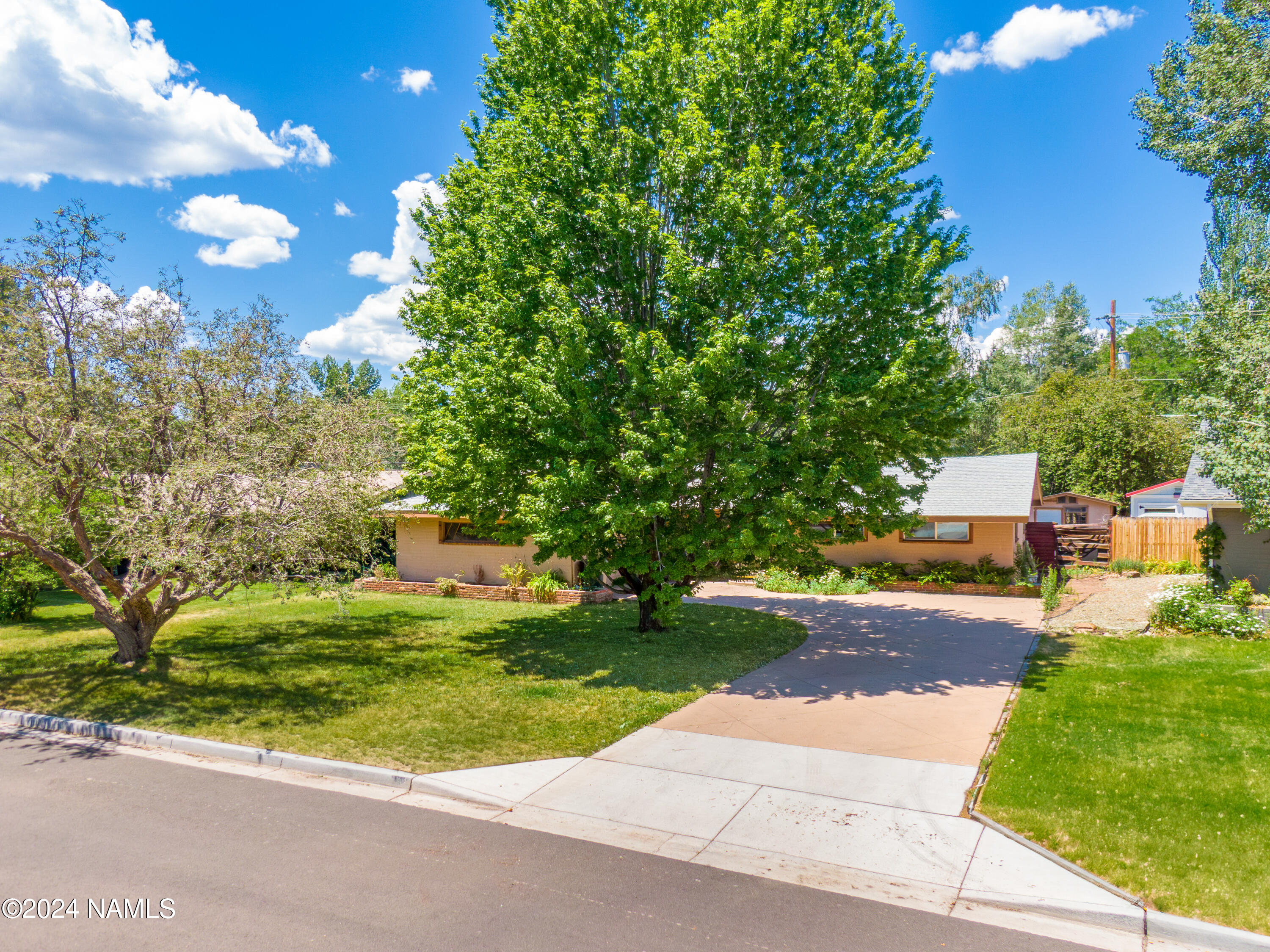1309 N Navajo Drive