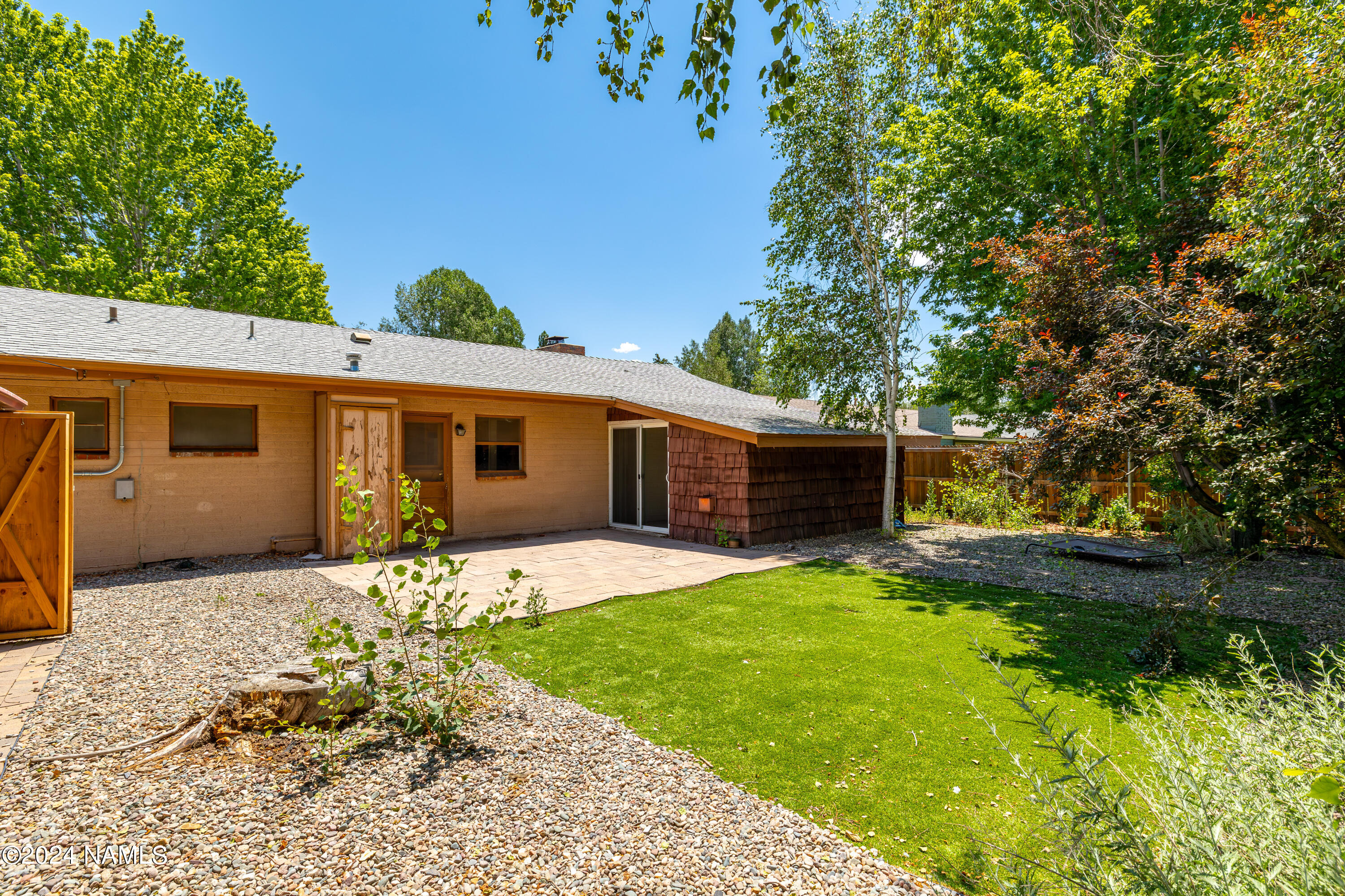 1309 N Navajo Drive
