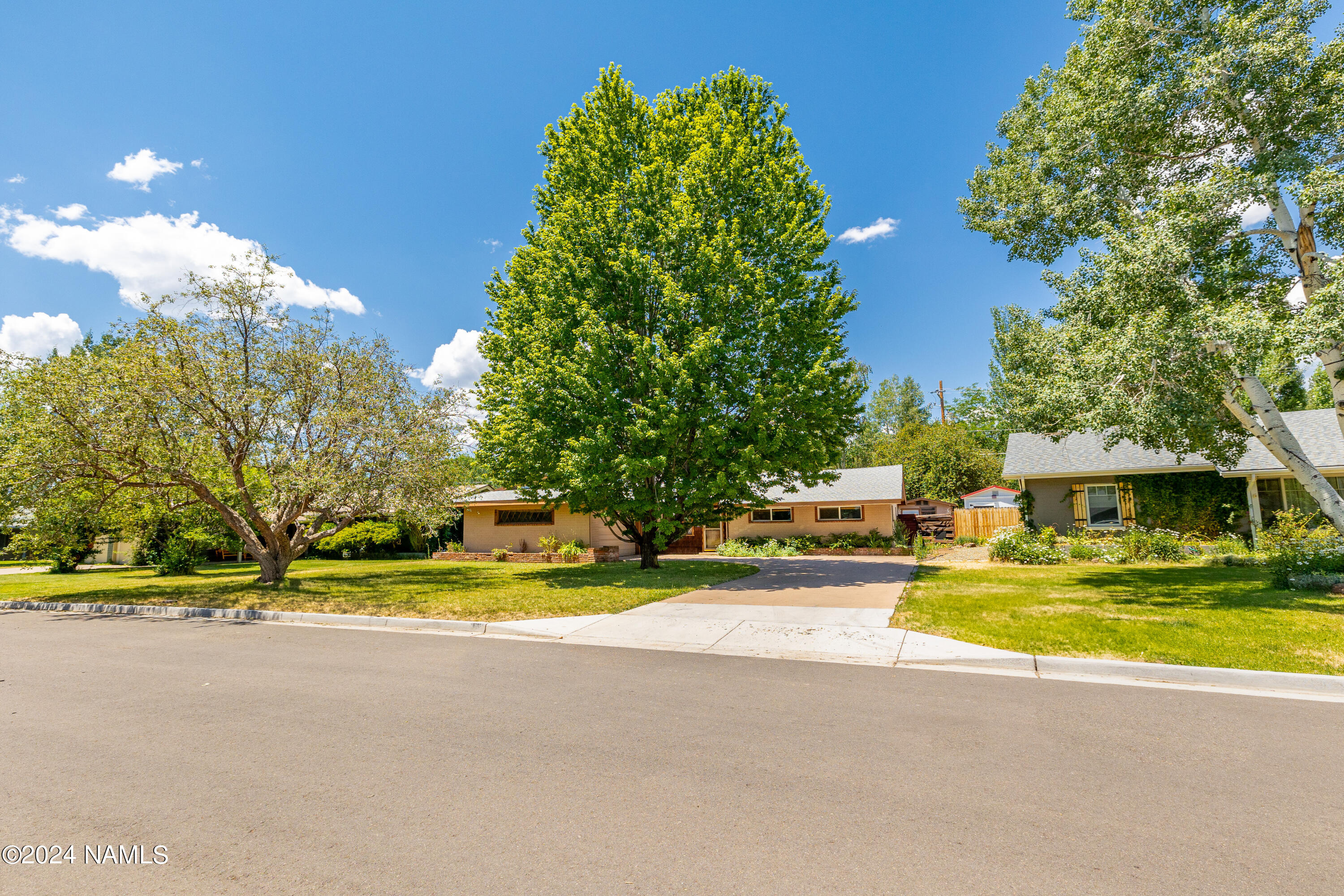 1309 N Navajo Drive