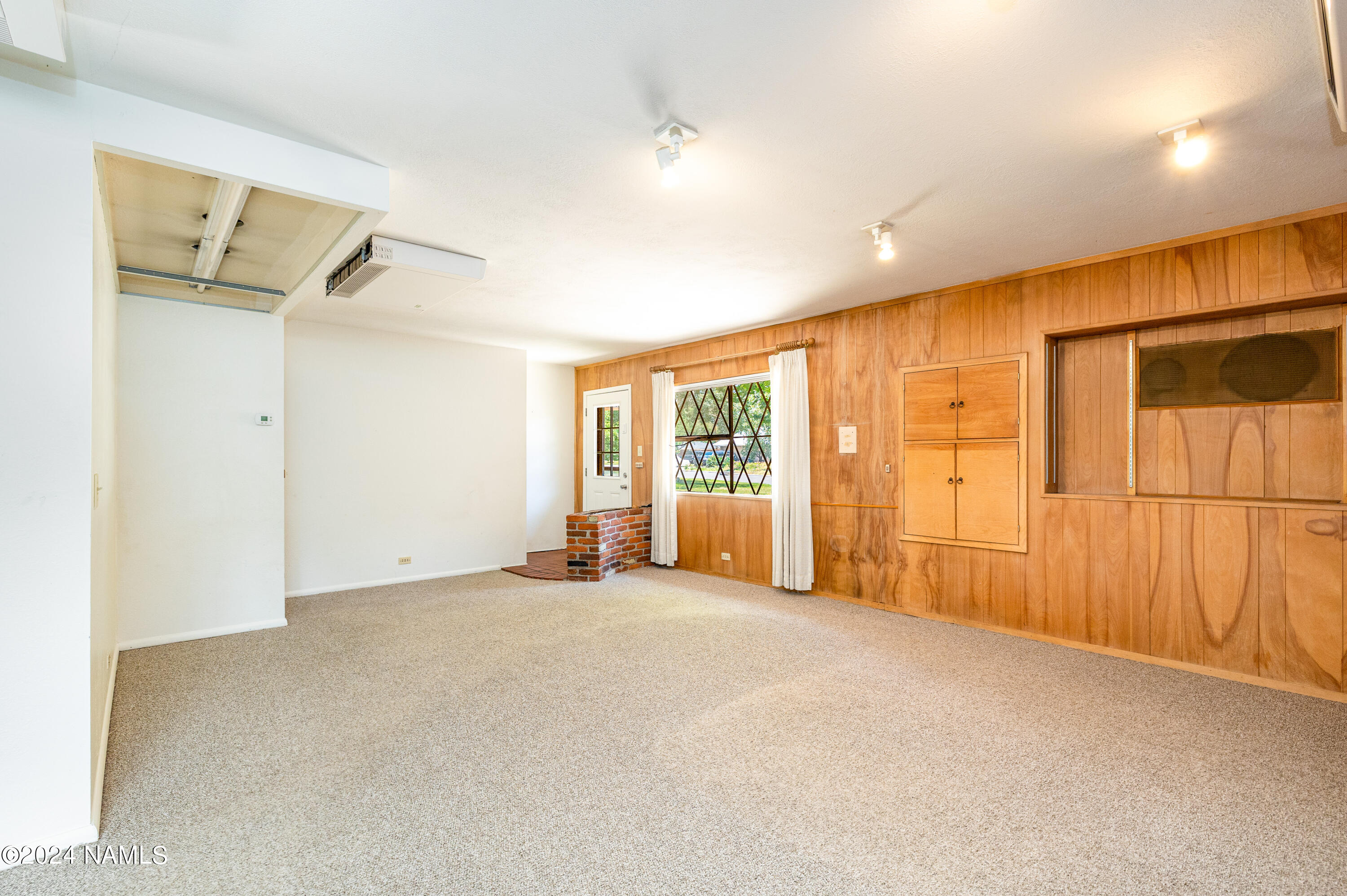 1309 N Navajo Drive