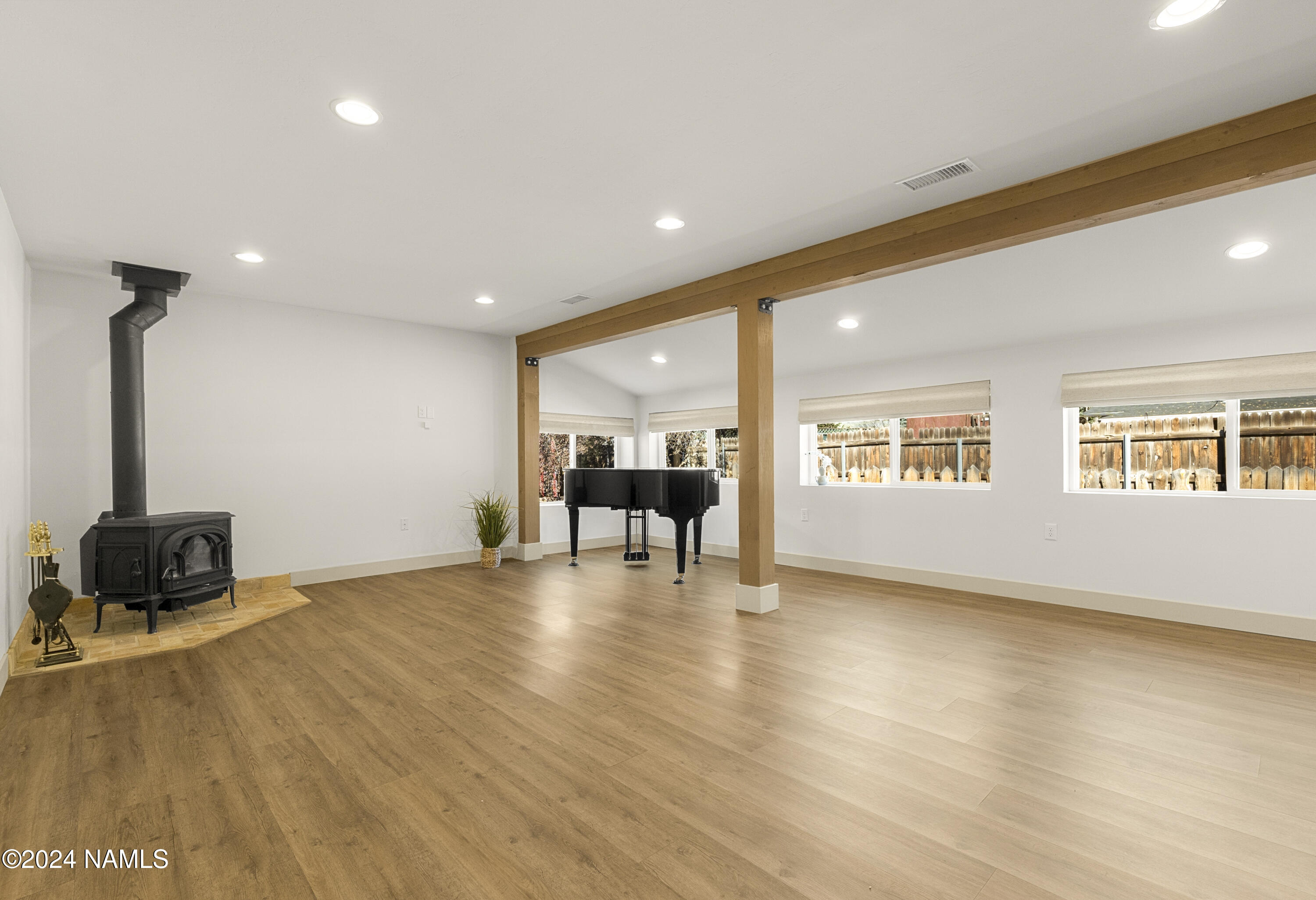 920 W Meade Lane