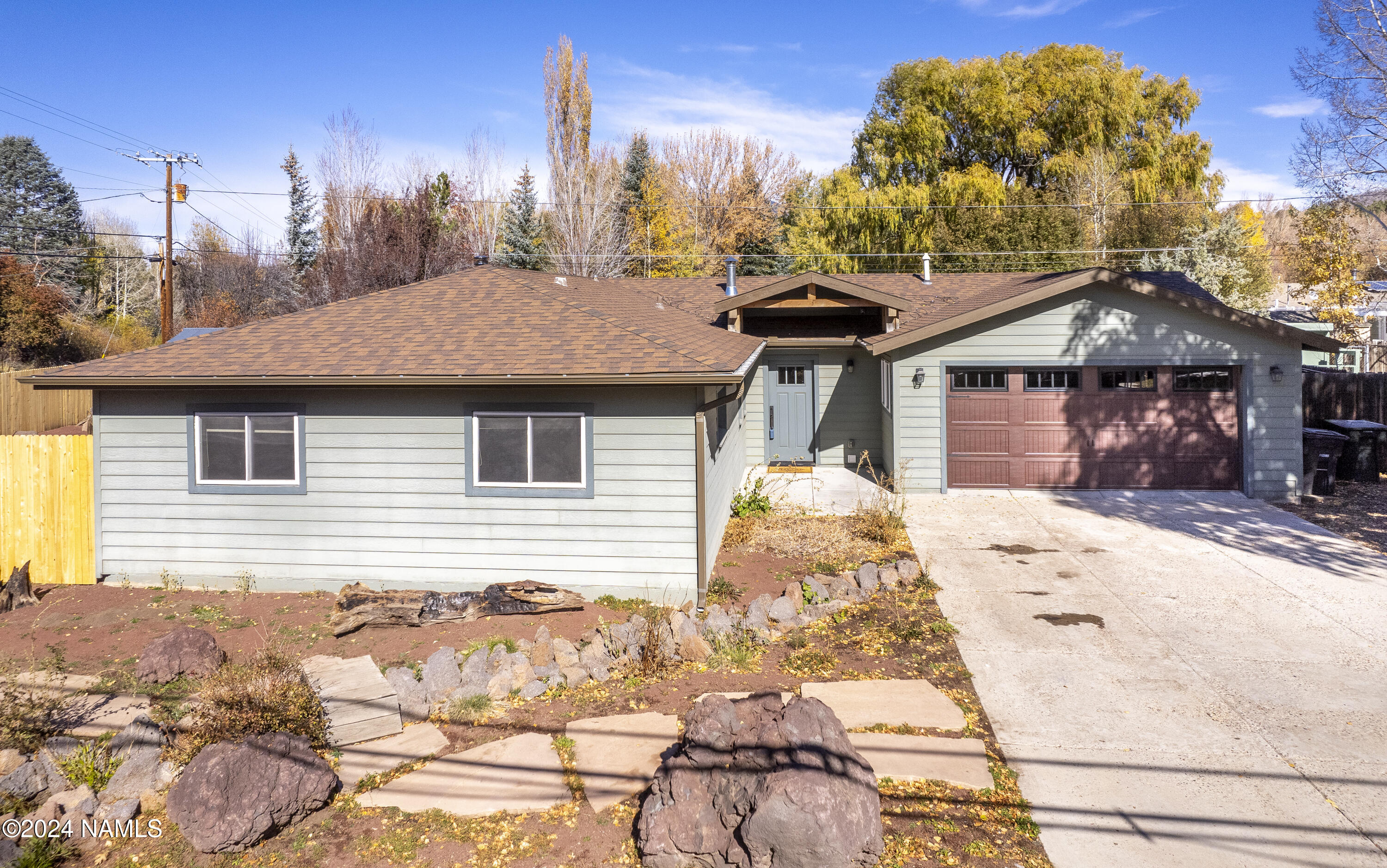 920 W Meade Lane