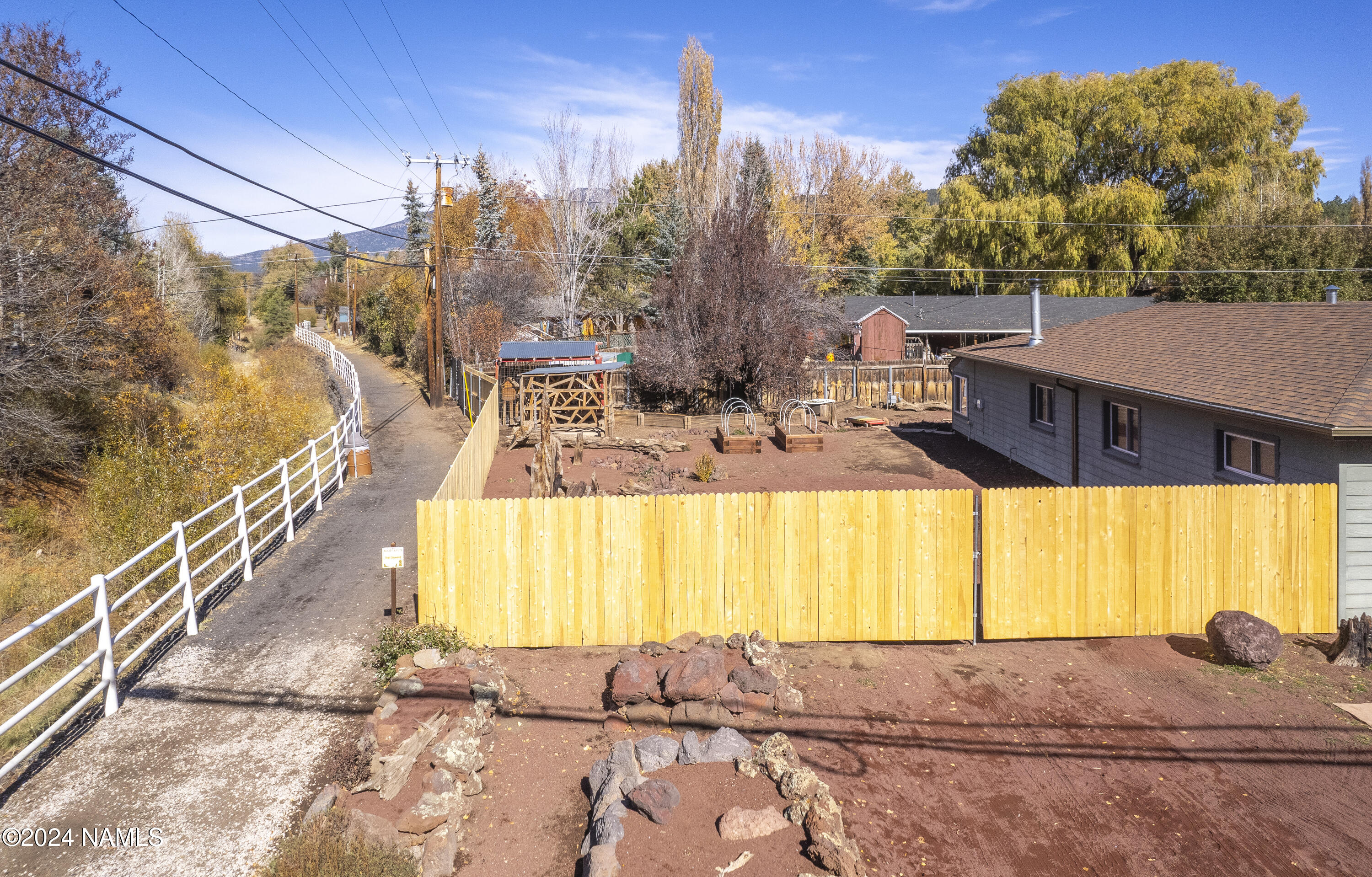 920 W Meade Lane