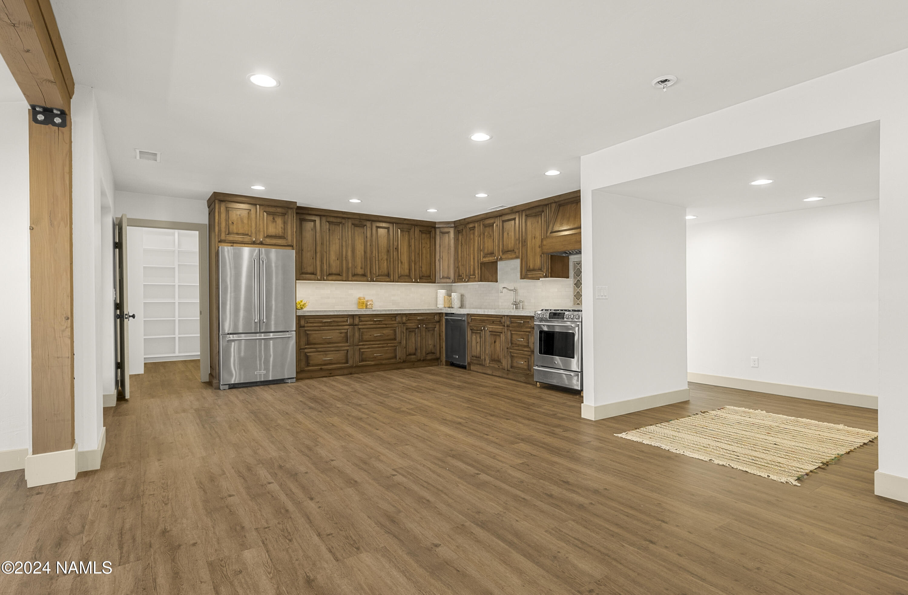 920 W Meade Lane
