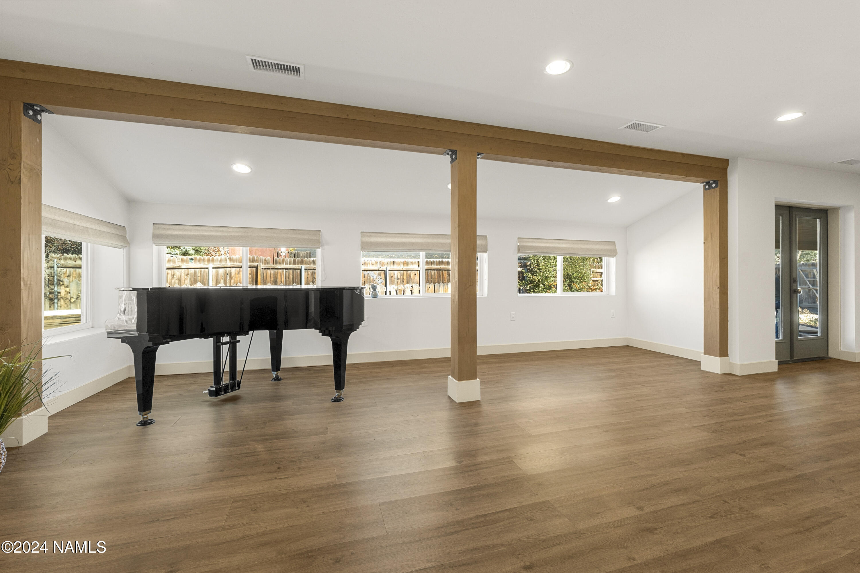 920 W Meade Lane
