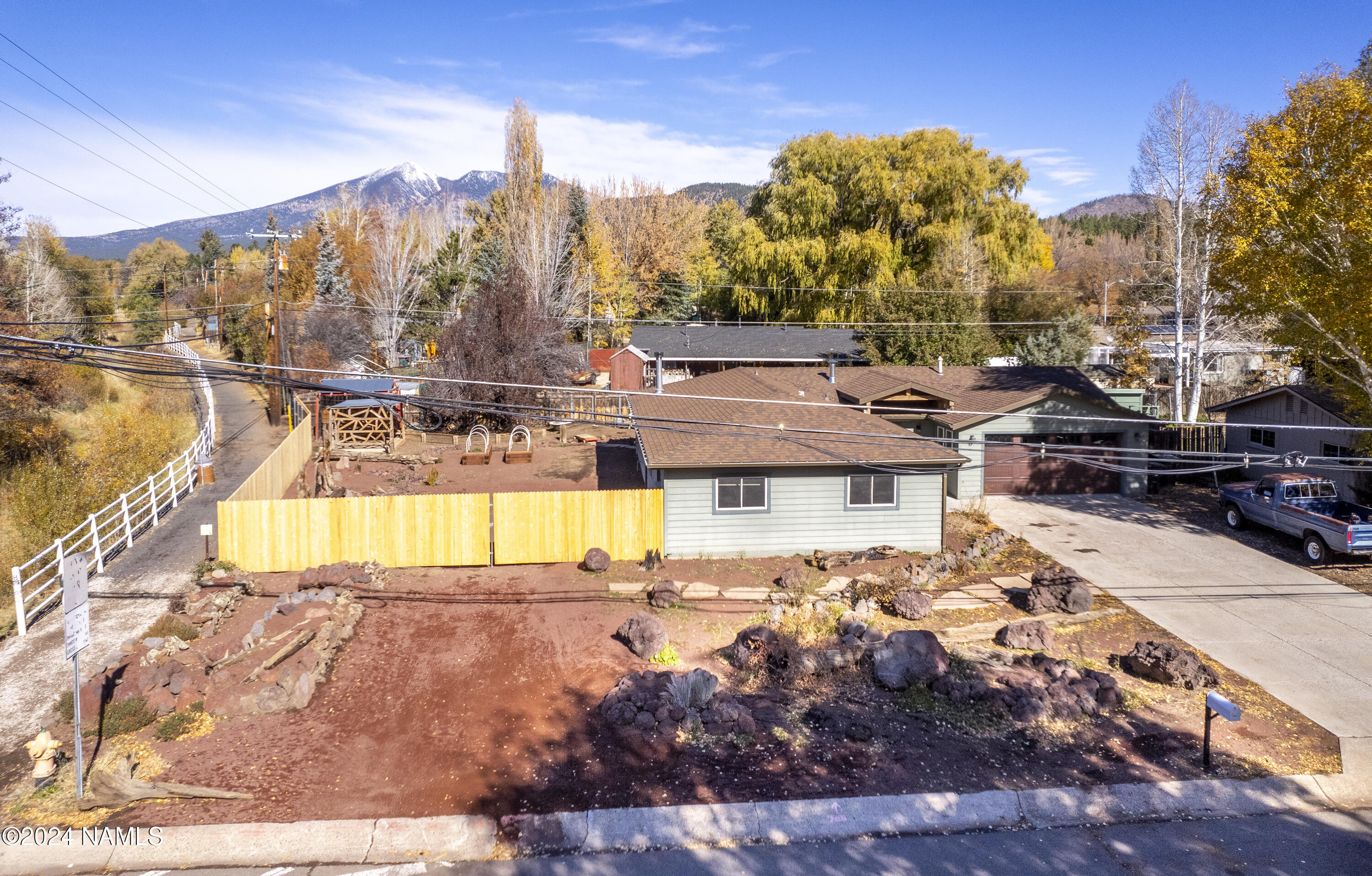 920 W Meade Lane