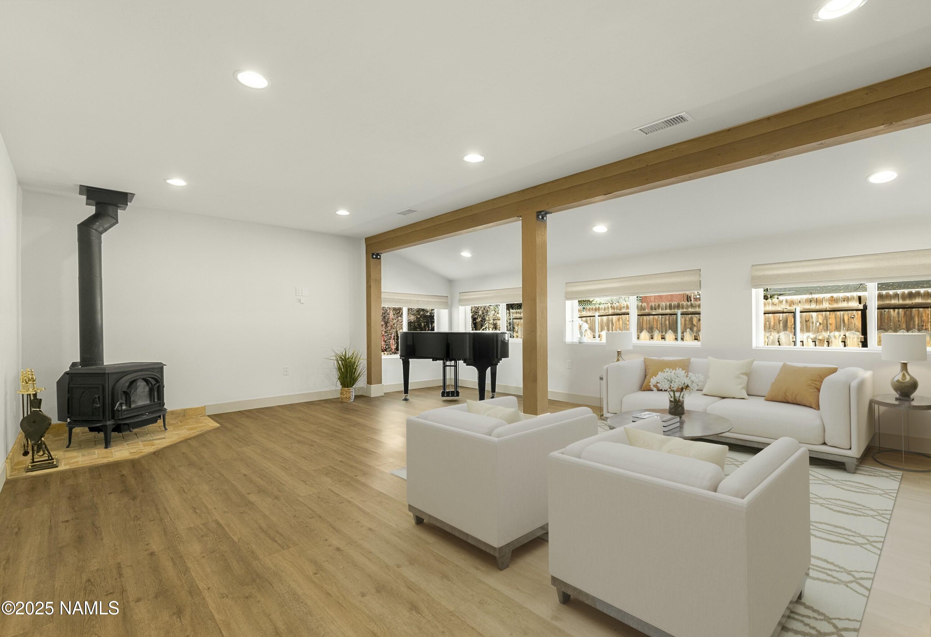 920 W Meade Lane
