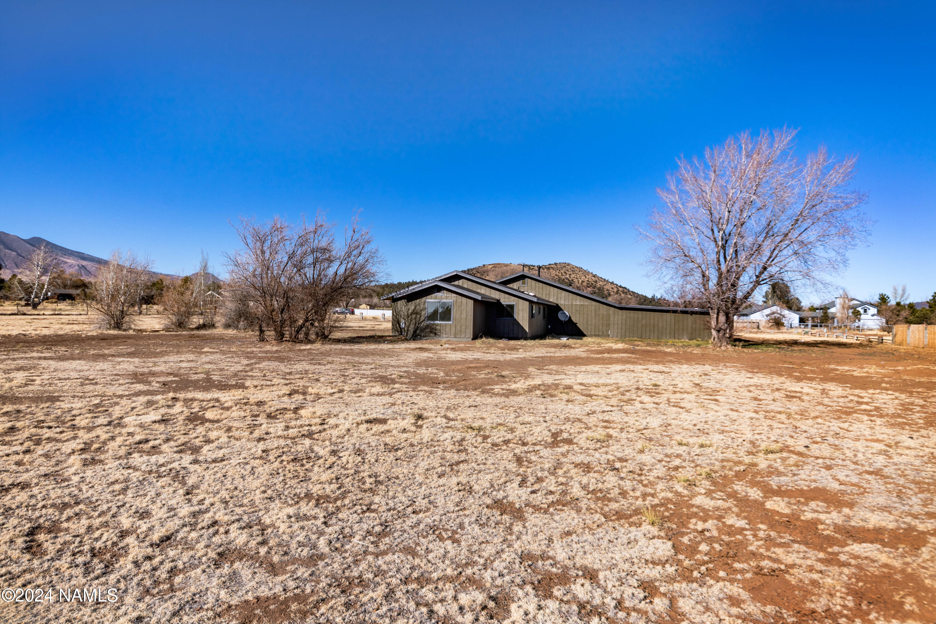 6910 Chris Ln Lane