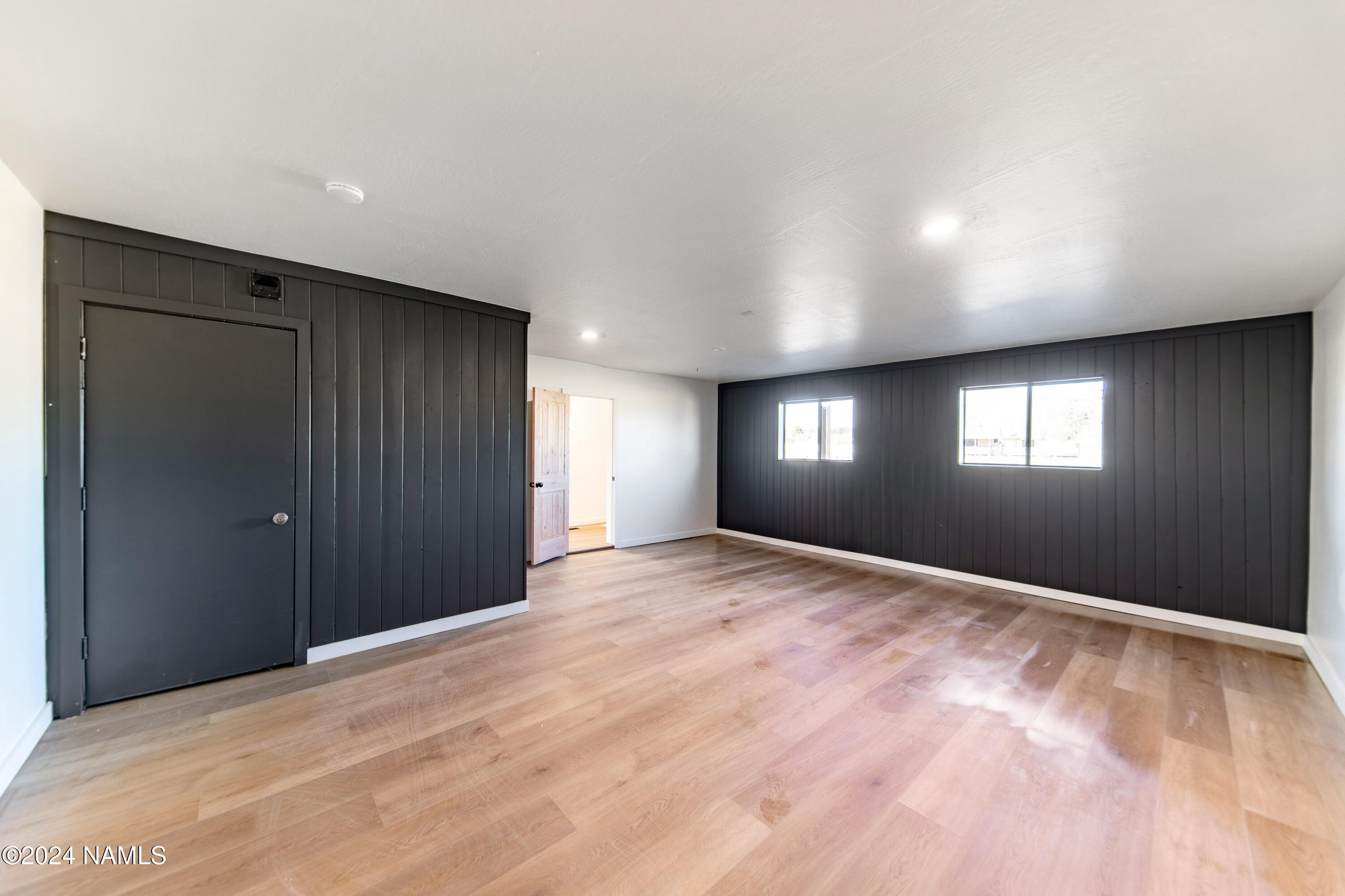 6910 Chris Ln Lane