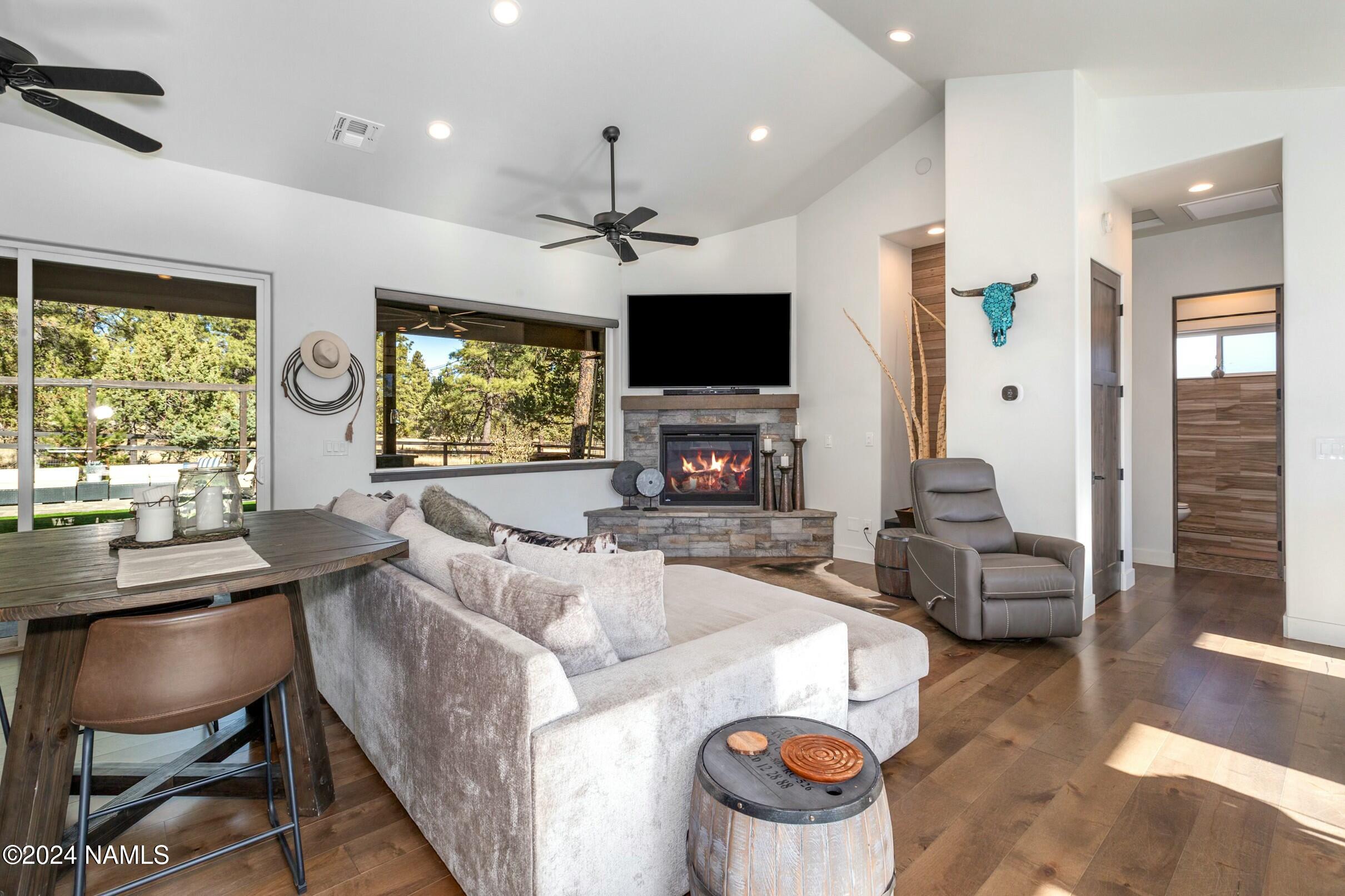 2626 Ridgewood Way