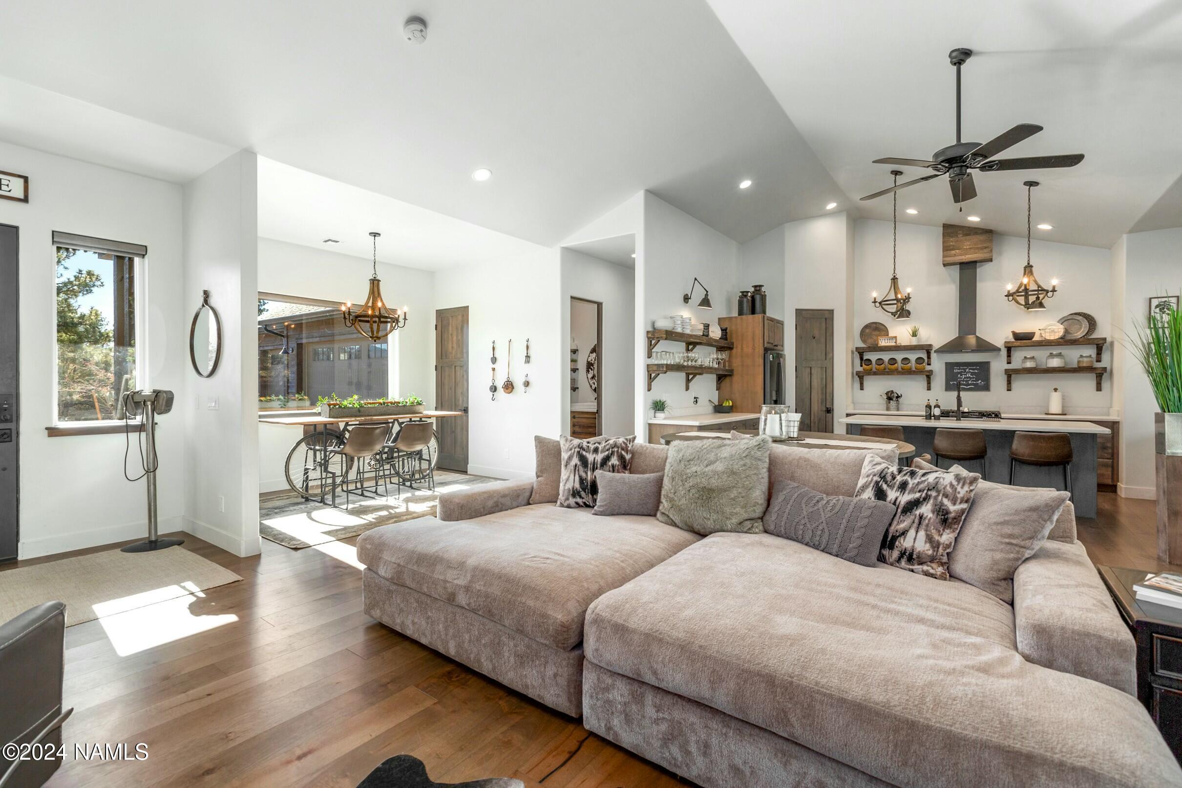 2626 Ridgewood Way