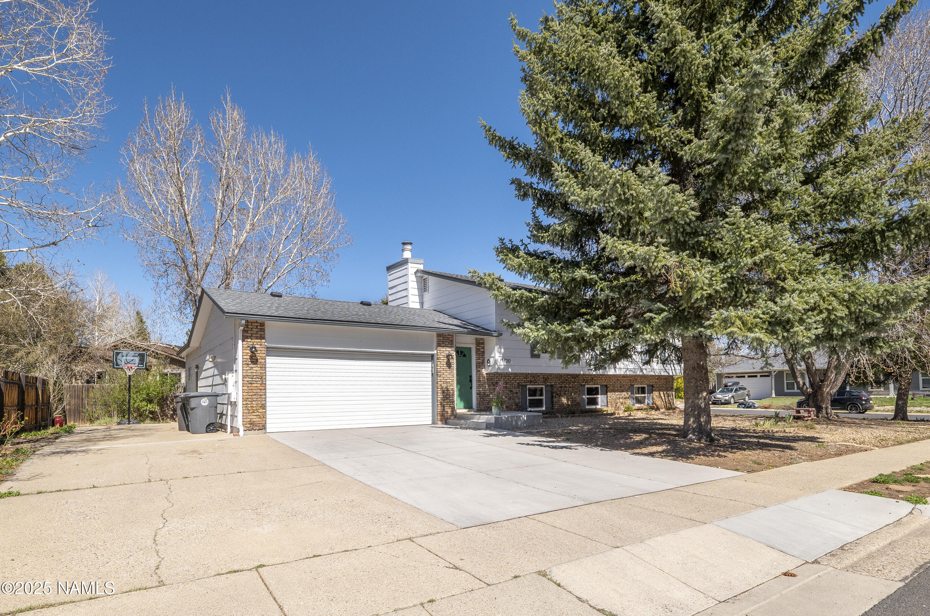 1700 N Foxglenn Street