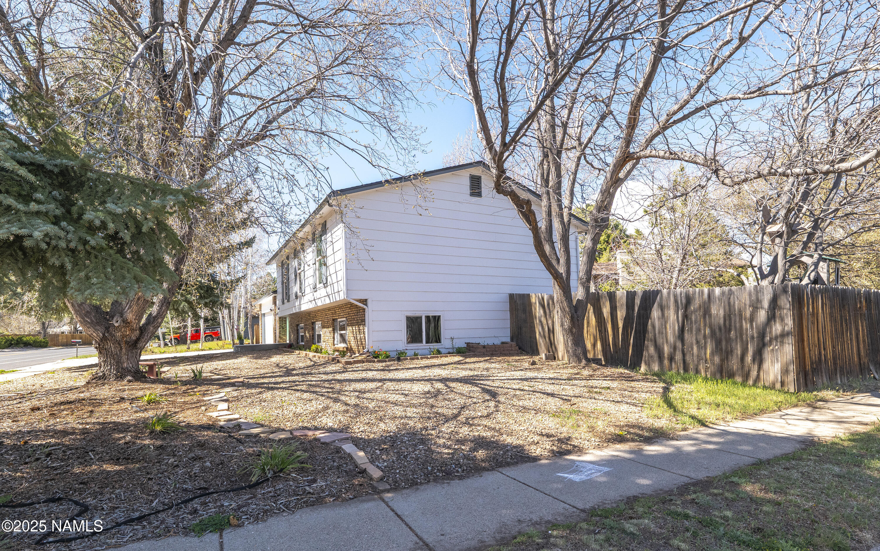 1700 N Foxglenn Street