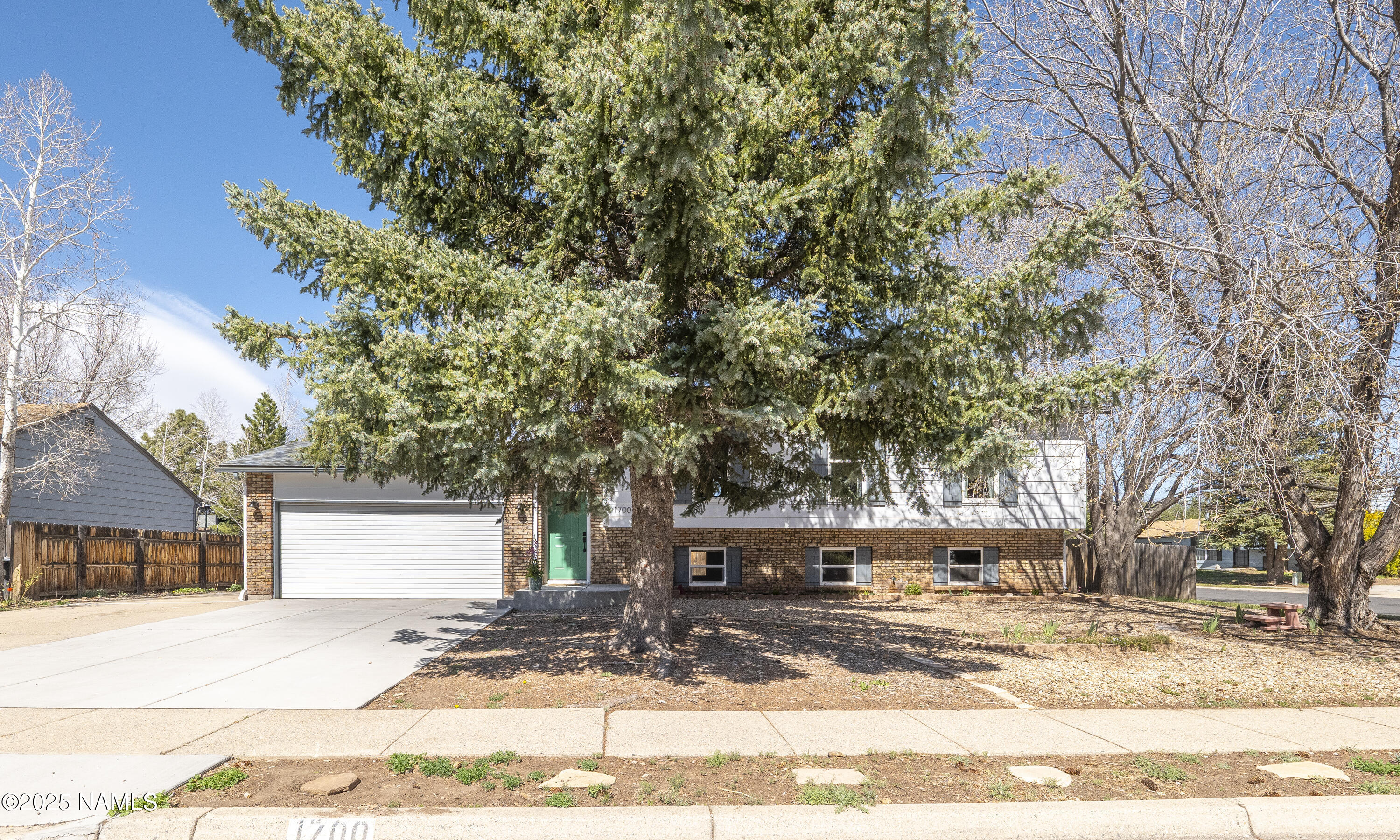 1700 N Foxglenn Street