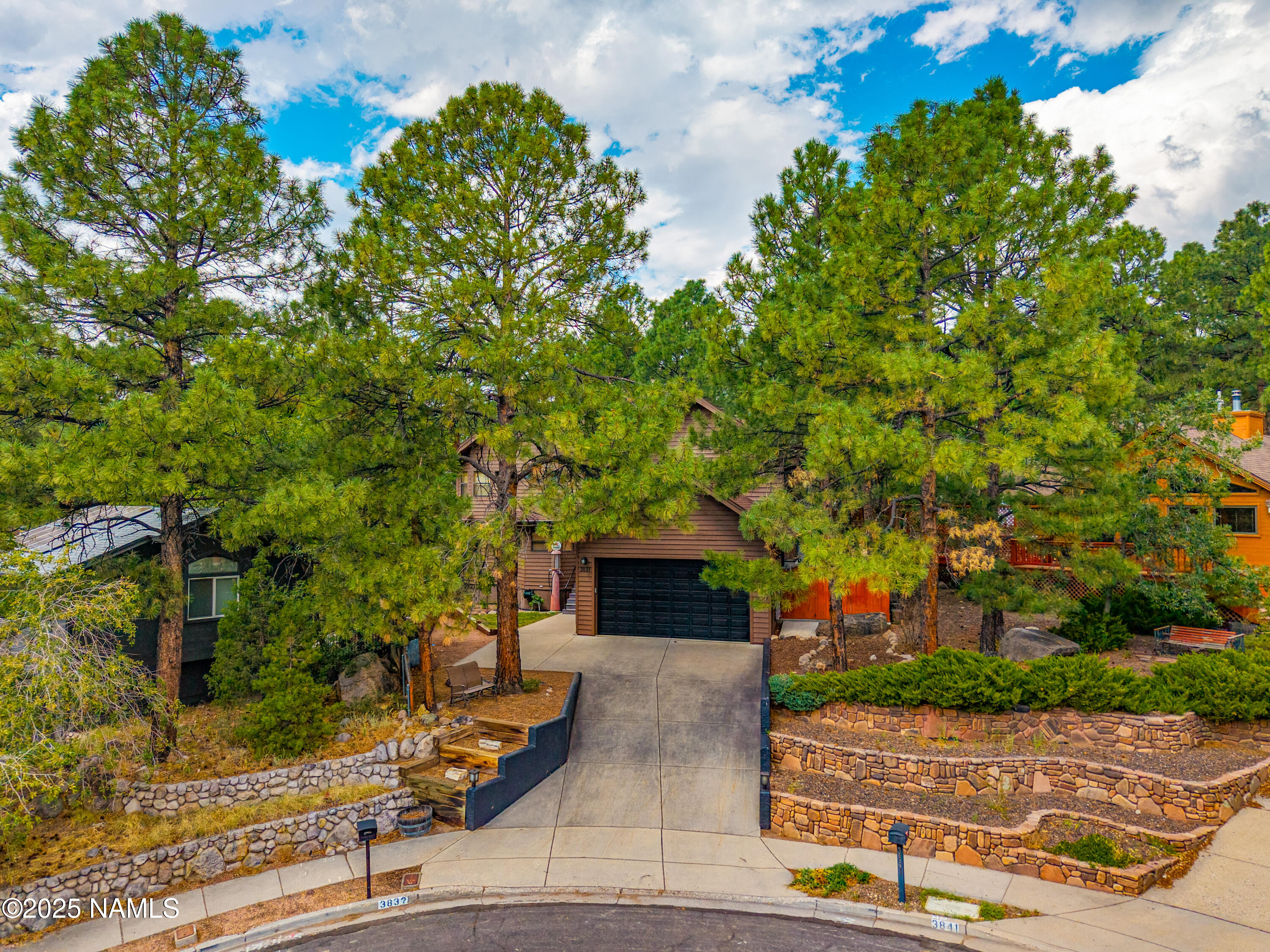 3831 Woodridge Way