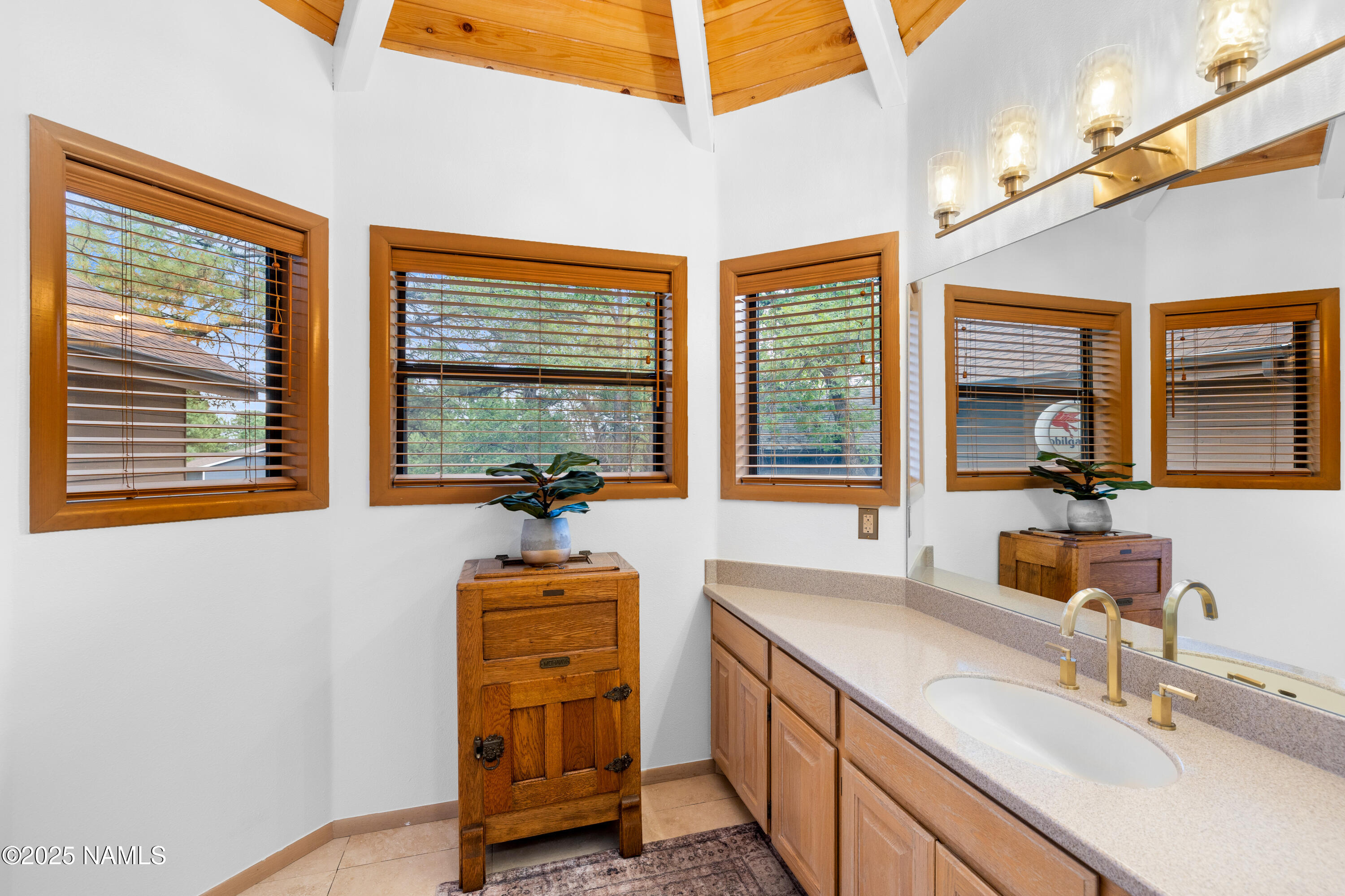 3831 Woodridge Way
