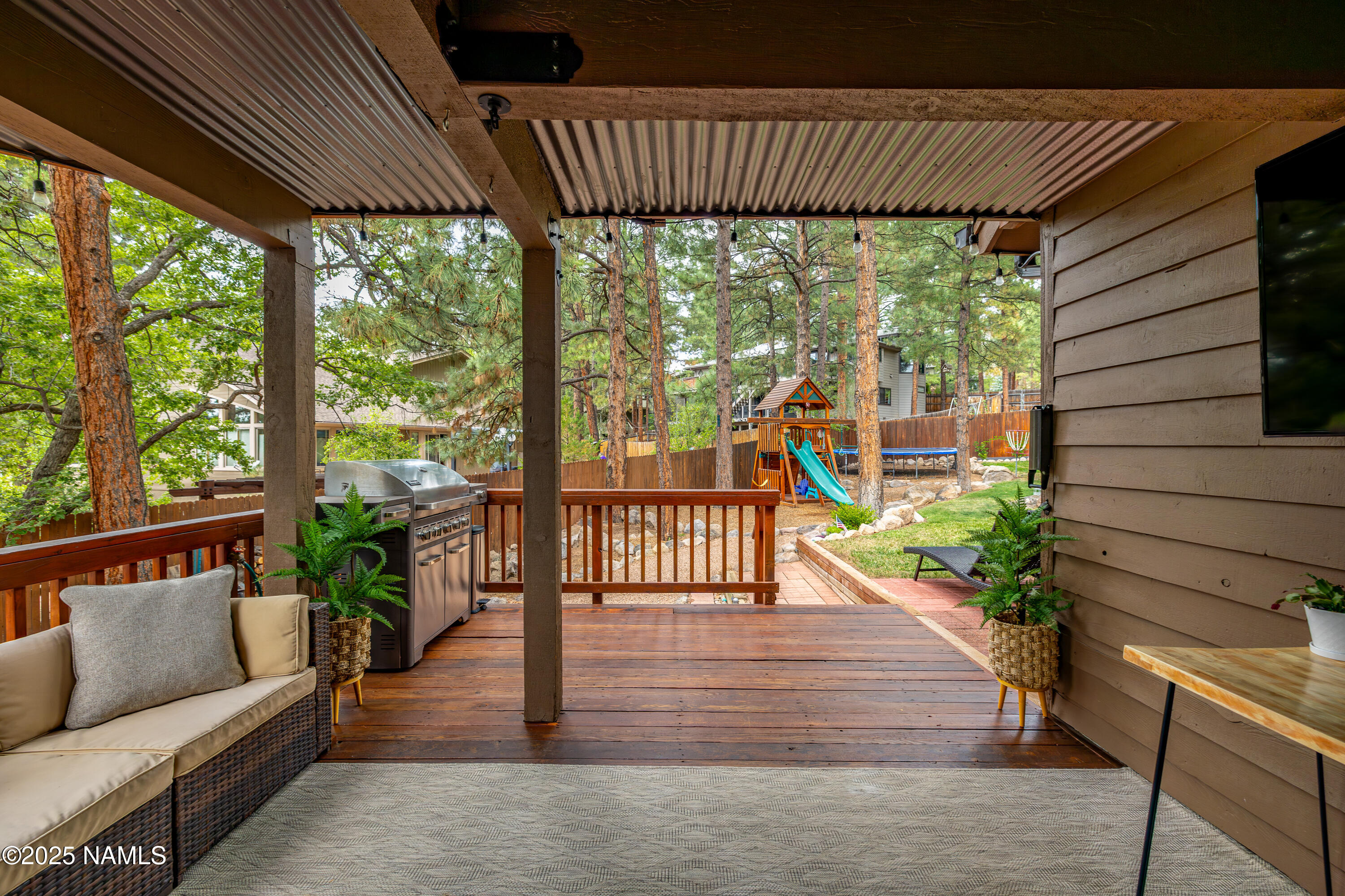 3831 Woodridge Way